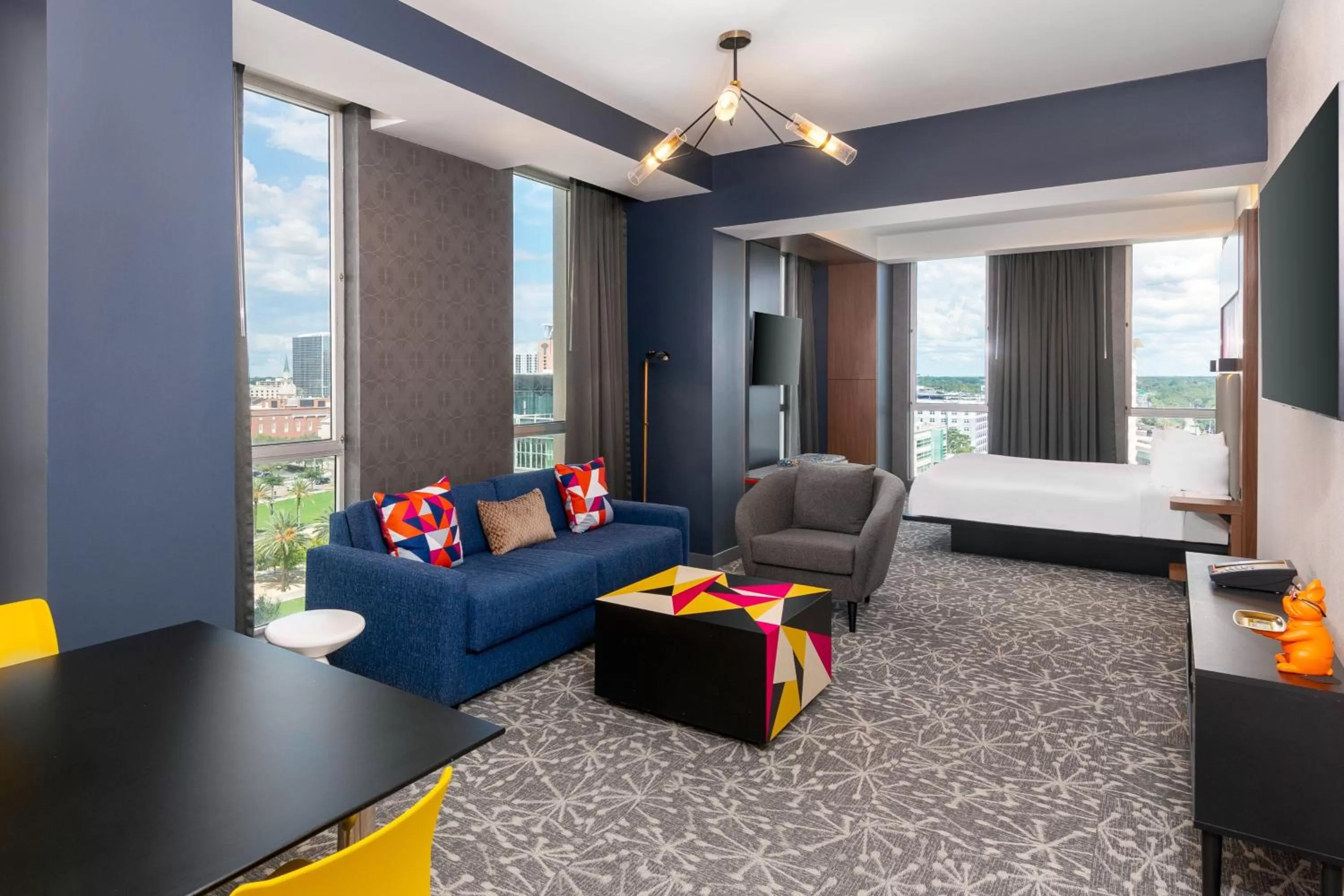 Photo of the whole room in Aloft Orlando Downtown