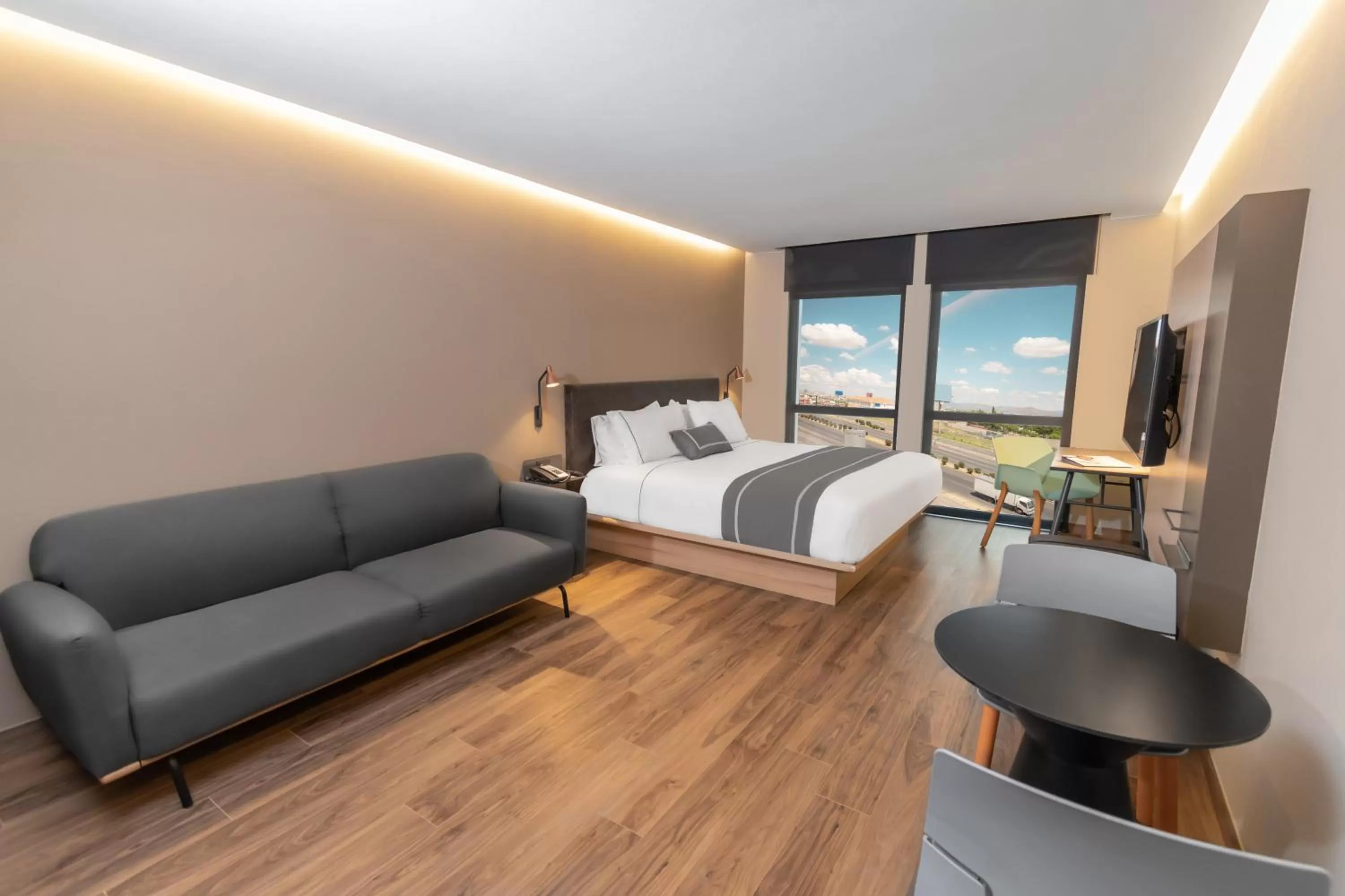 Photo of the whole room, Bed in Highland Chihuahua