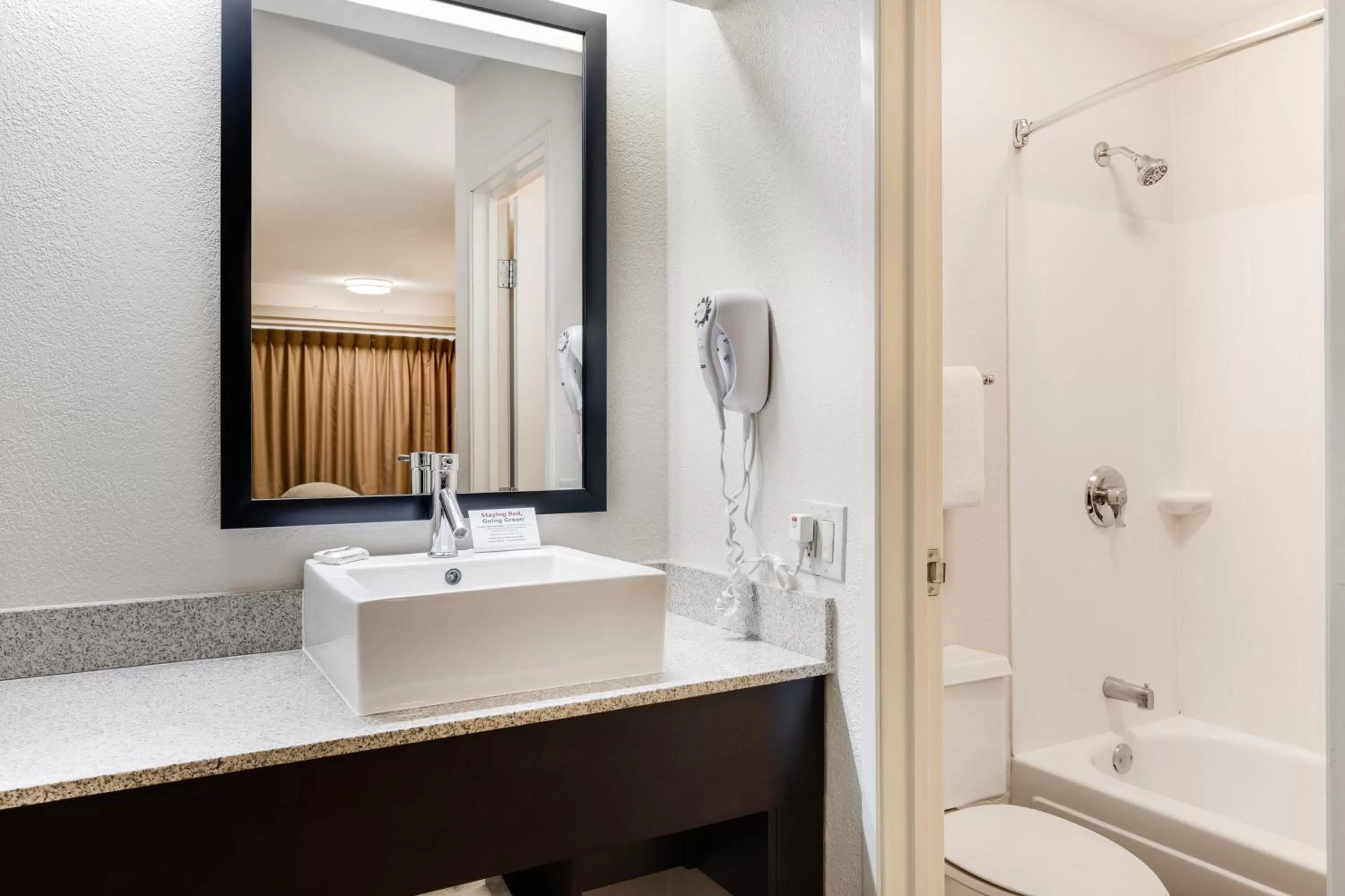 Bathroom in Red Roof Inn PLUS+ Chicago - Northbrook/Deerfield
