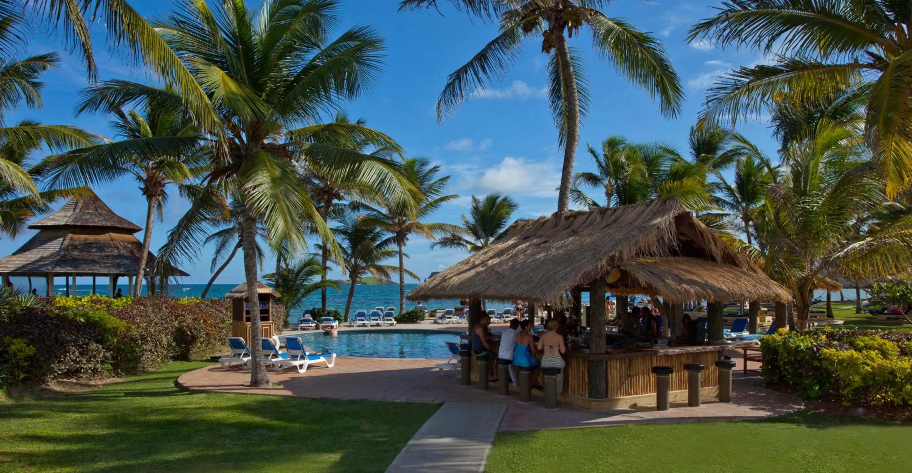 Lounge or bar in Coconut Bay Beach Resort & Spa All Inclusive