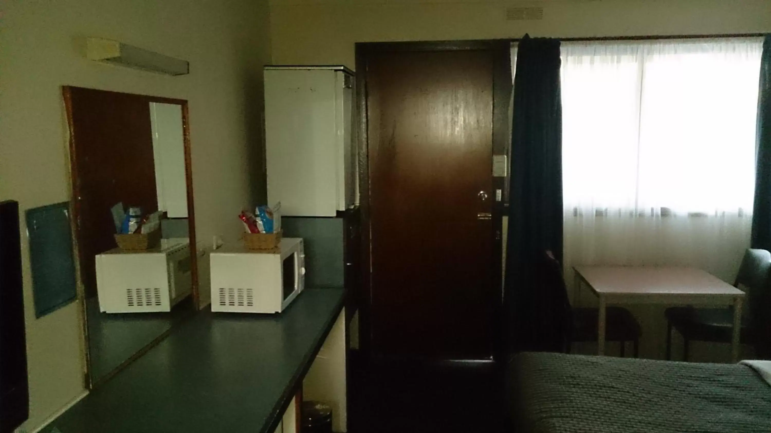 A Family Room in Budget on the Lake A Family Room in Budget on the Lake