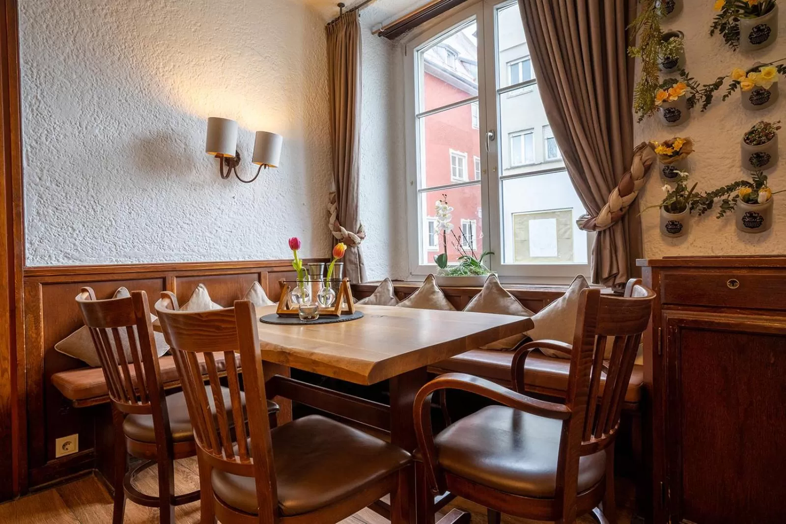 Restaurant/places to eat in Hotel Weisses Ross