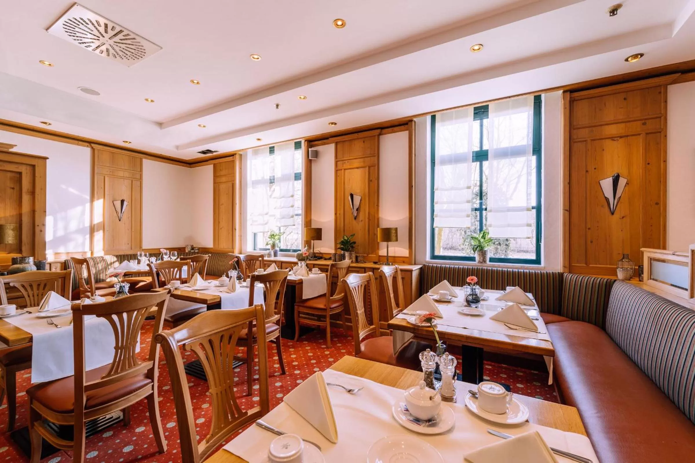 Breakfast in Atomis Hotel Munich Airport by Mercure