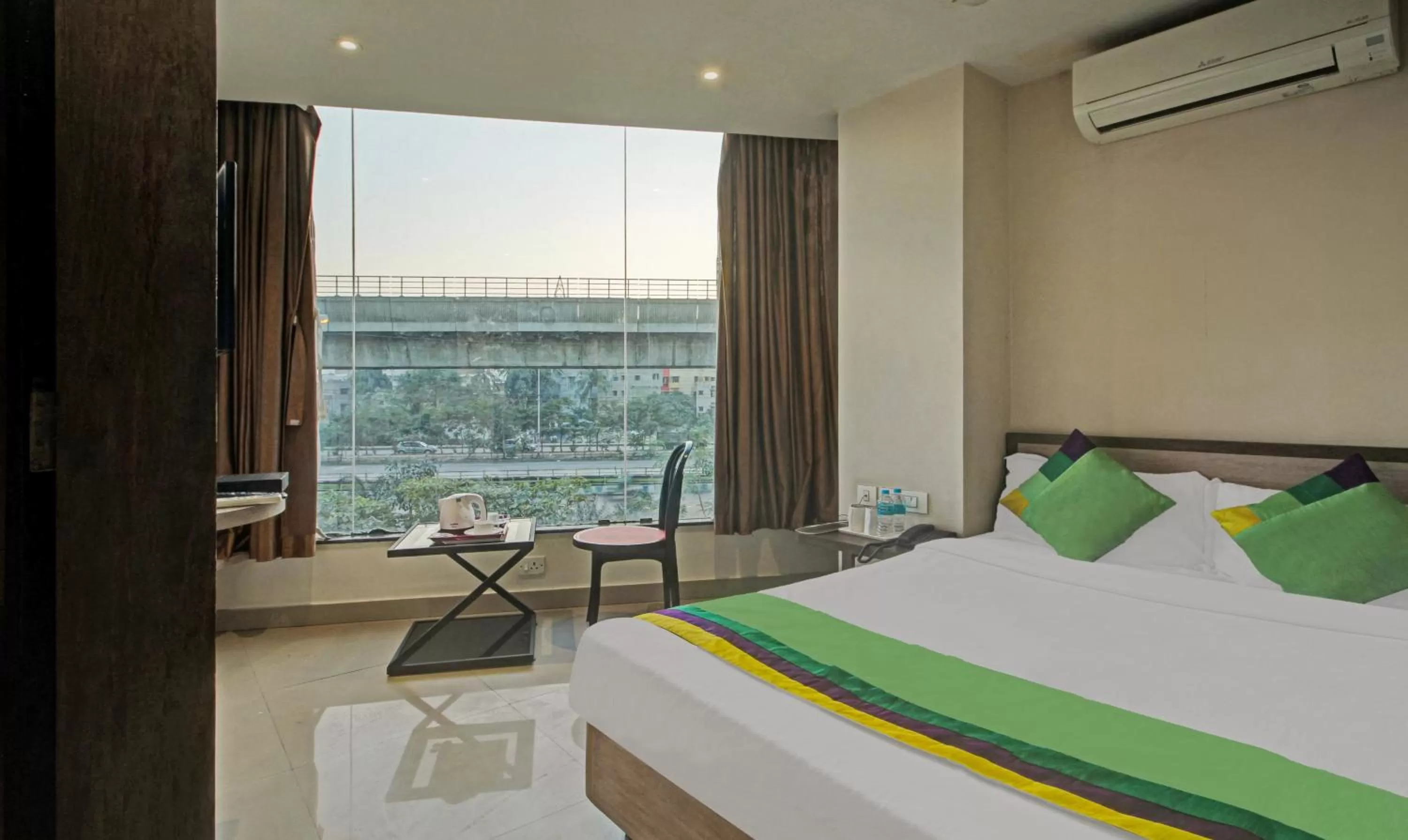 Bed in Treebo Trend Glassotel Ruby