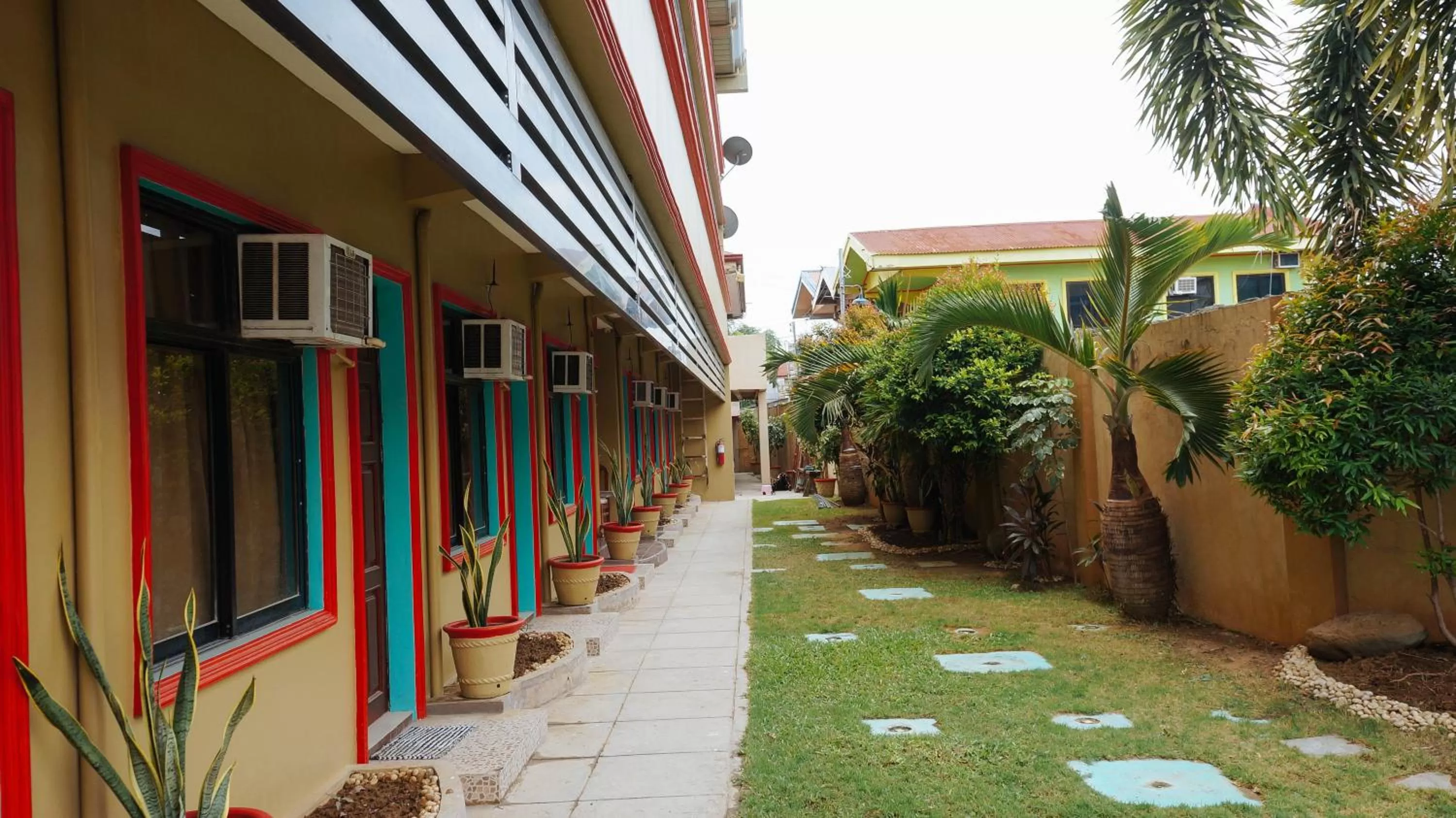 Property building in RedDoorz @ Bankal Lapulapu