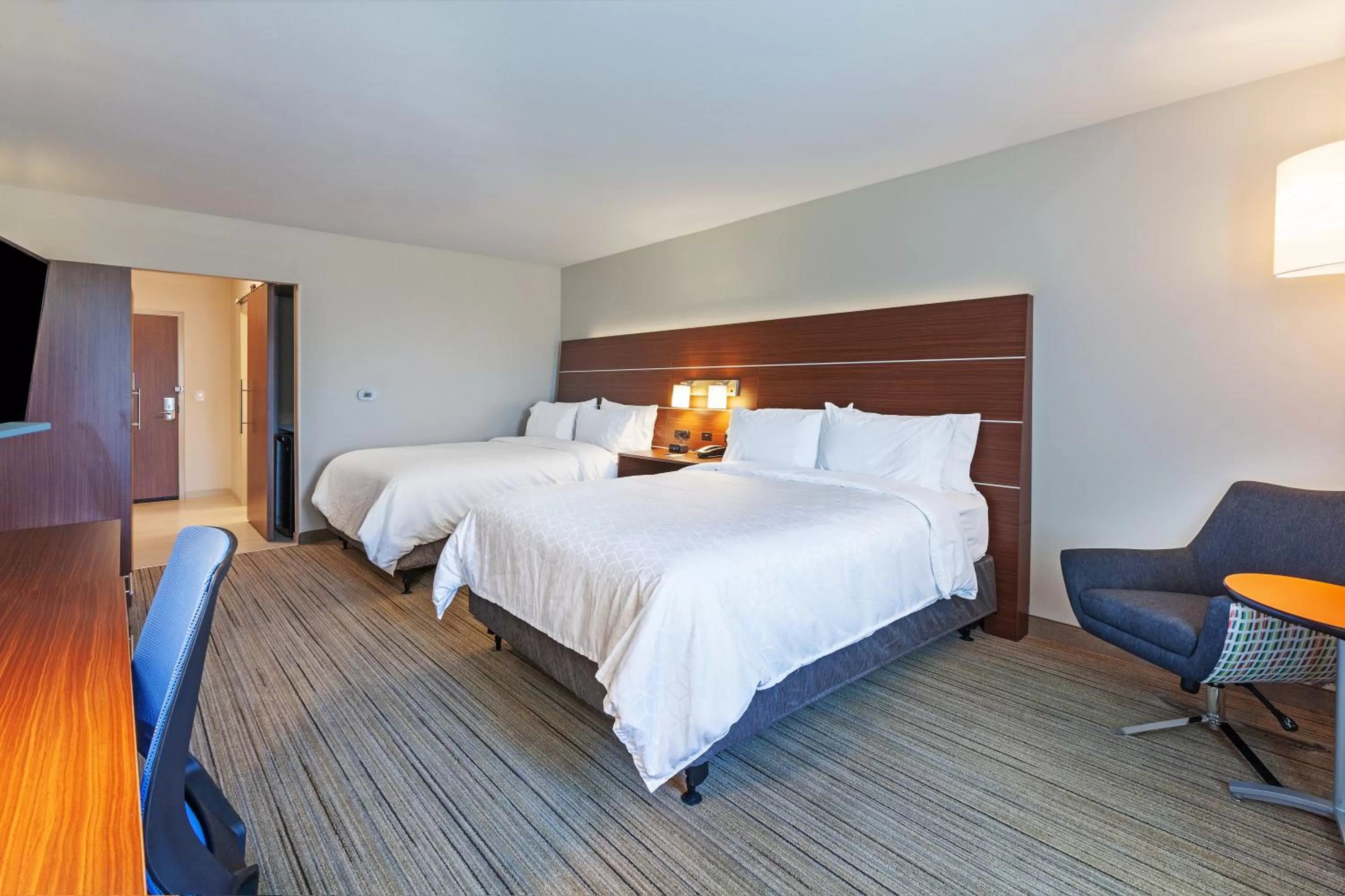 Photo of the whole room, Bed in Holiday Inn Express & Suites - Tulsa Northeast - Owasso by IHG