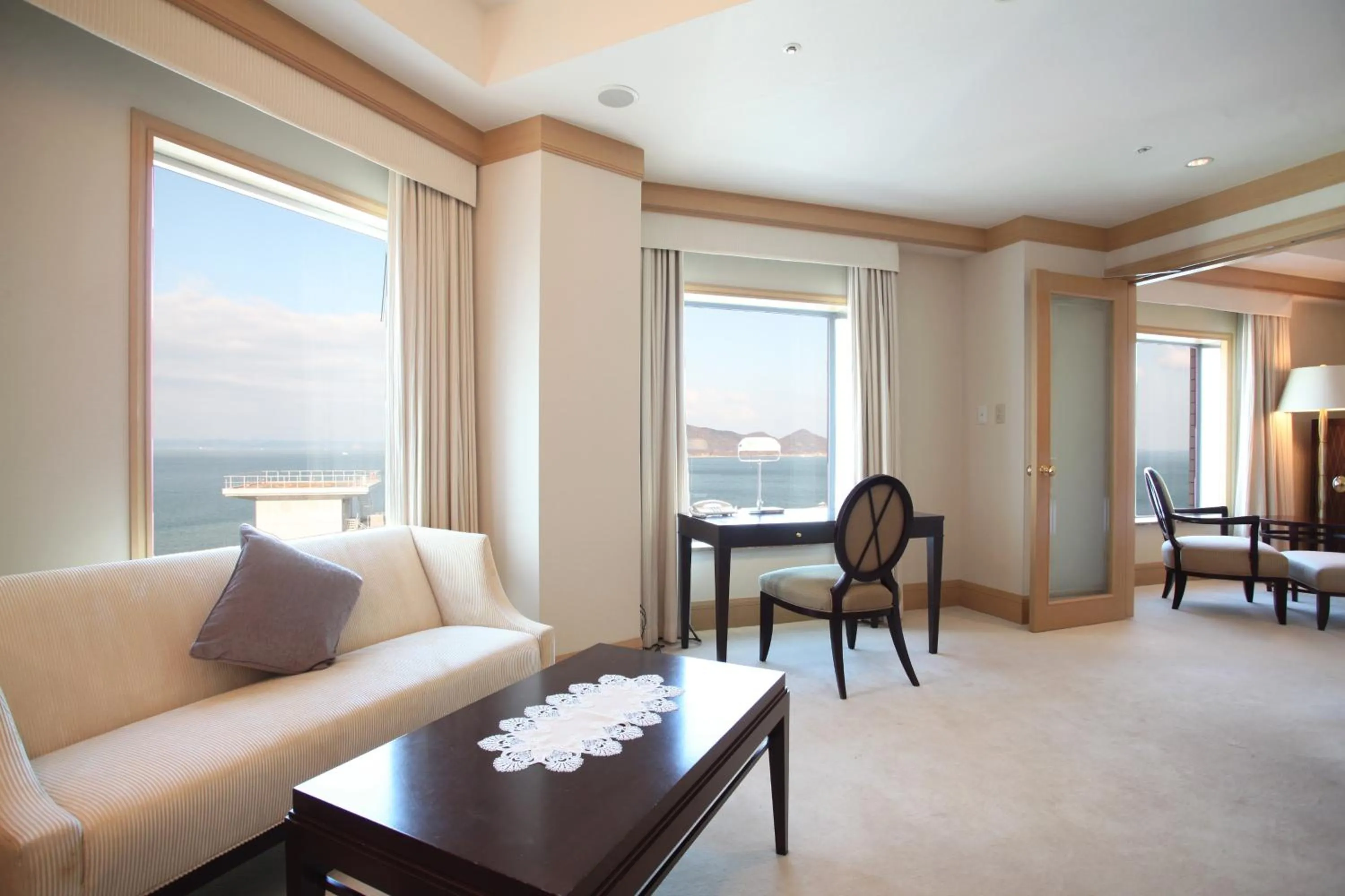 Living room in JR Hotel Clement Takamatsu