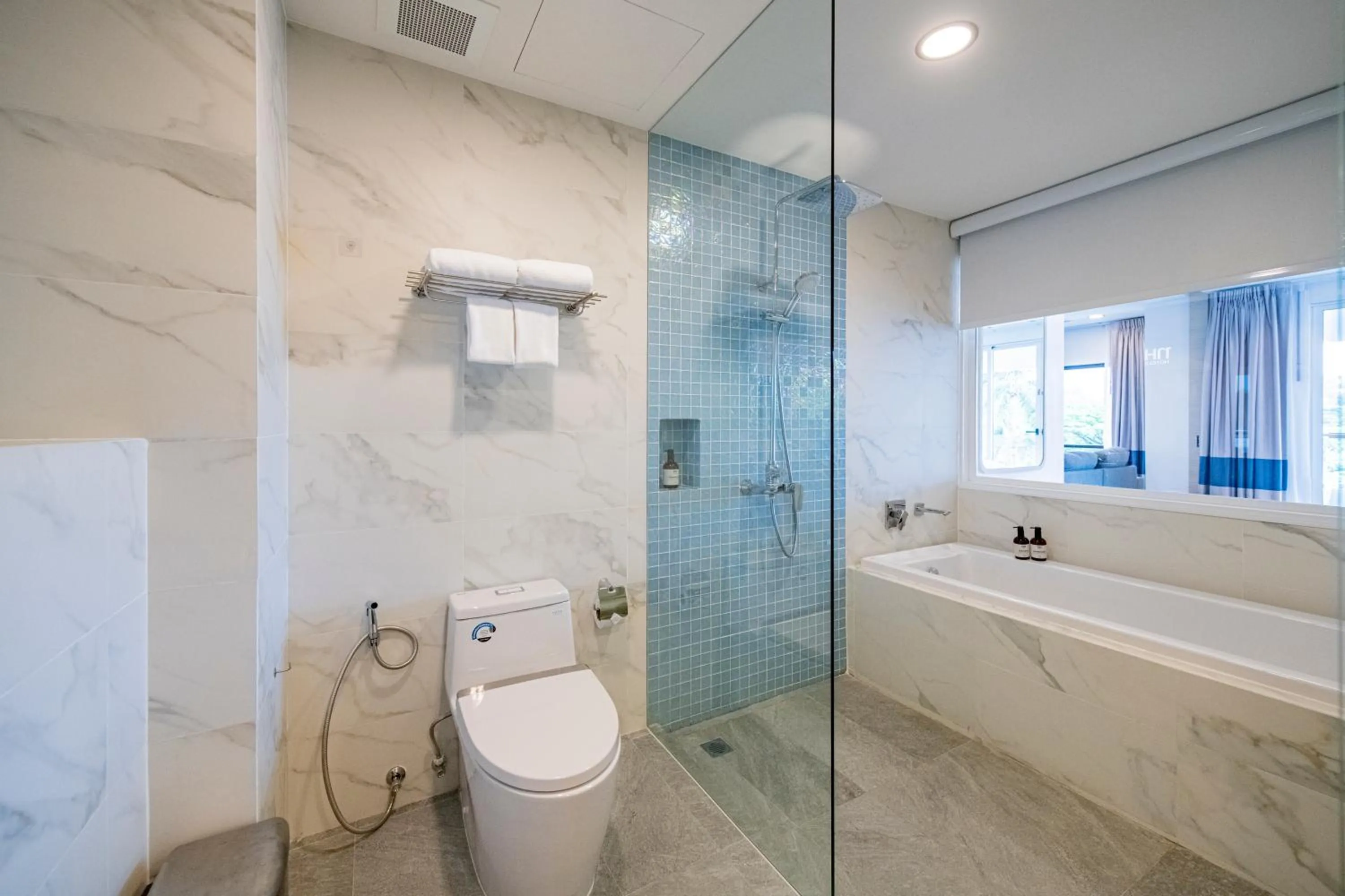 Toilet in NH Boat Lagoon Phuket Resort