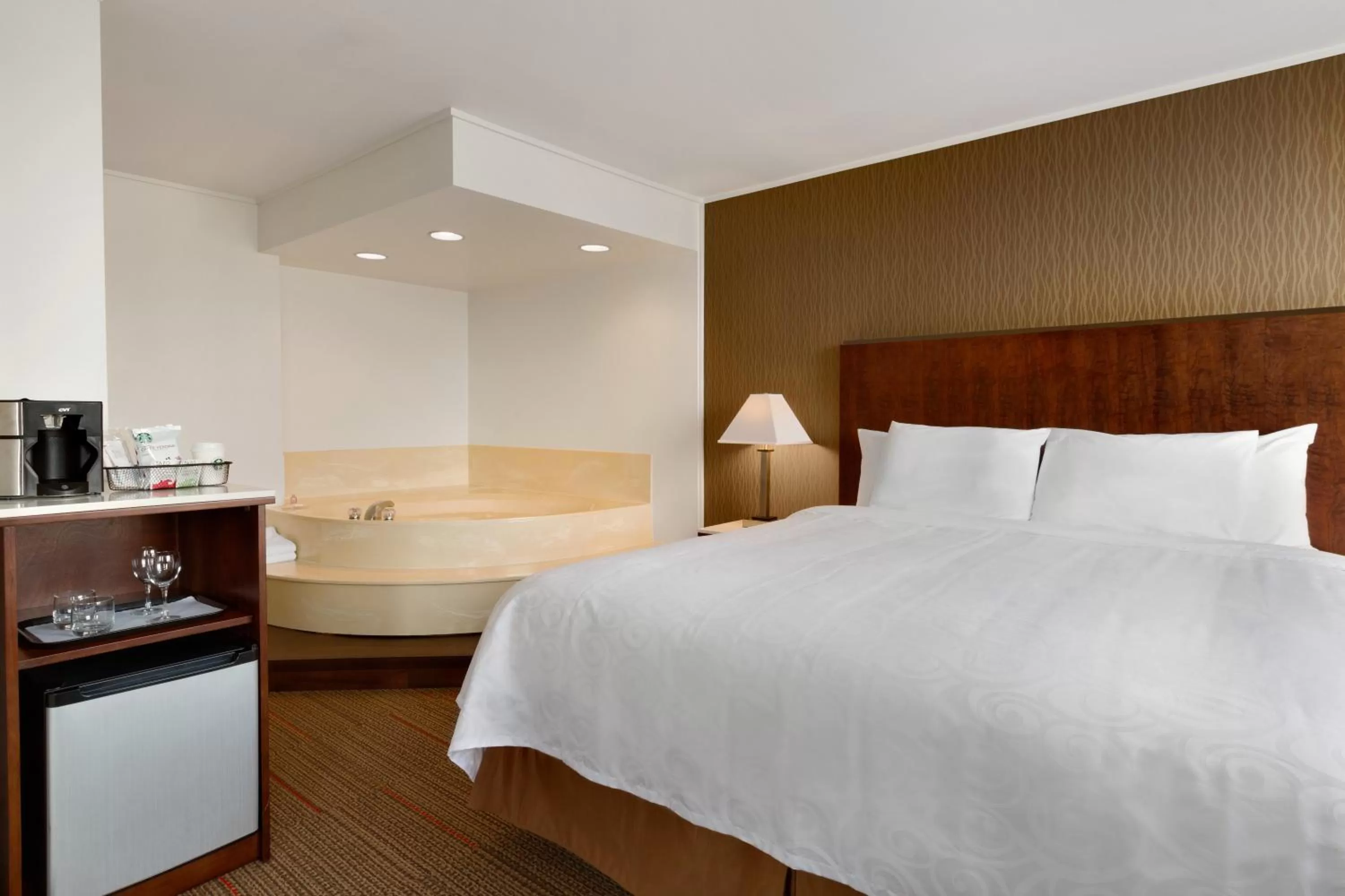 Bedroom, Bed in Coast Discovery Inn