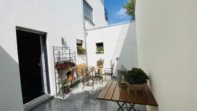 Patio in Moderne Wohnung im Rhein-Main-Gebiet