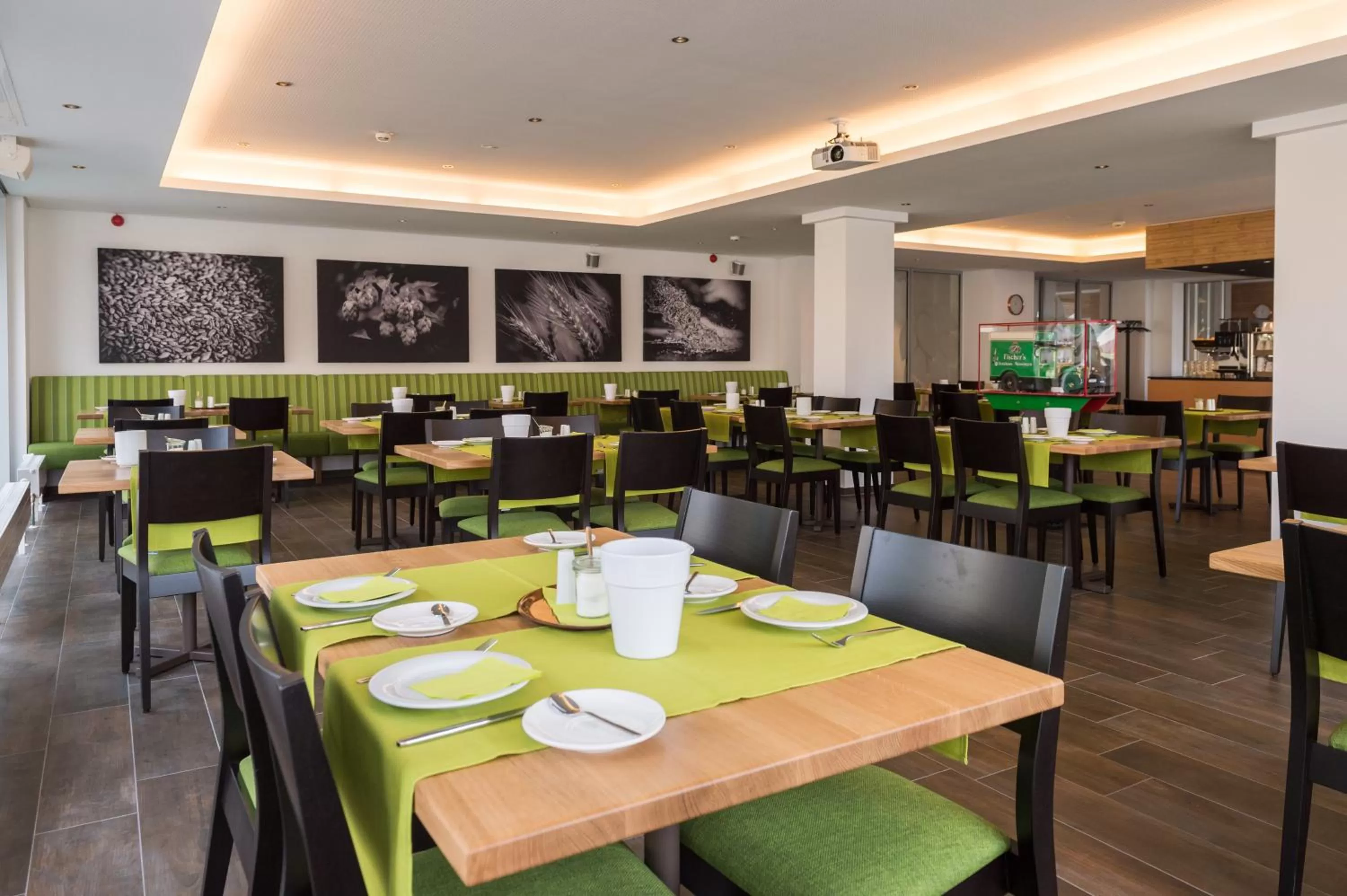 Breakfast in Fischer's Hotel Brauhaus 24h Self Check In