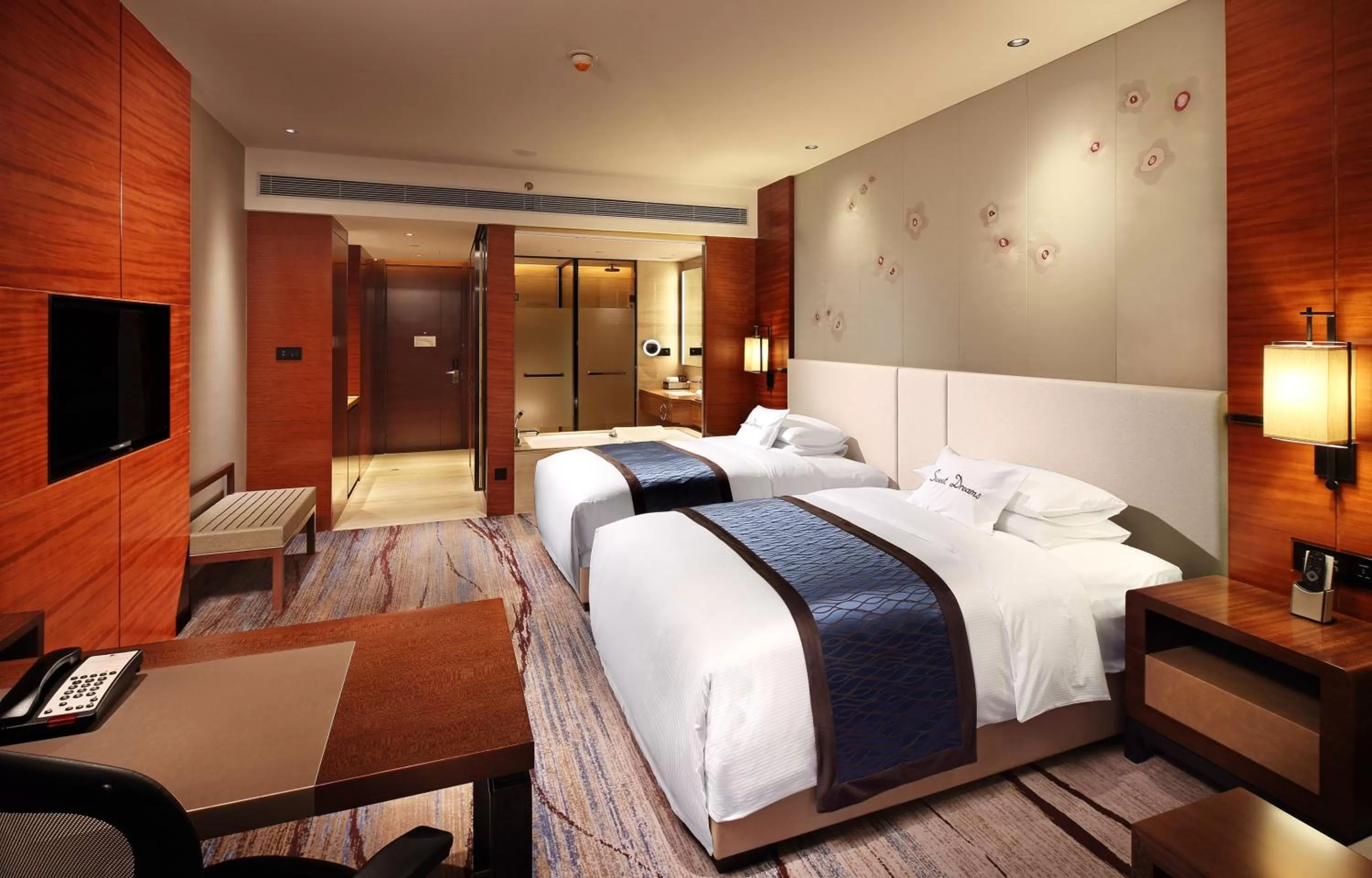 Guest Twin Room with Garden View in DoubleTree by Hilton Guangzhou Science City-Free Shuttle Bus Service During Canton Fair Period