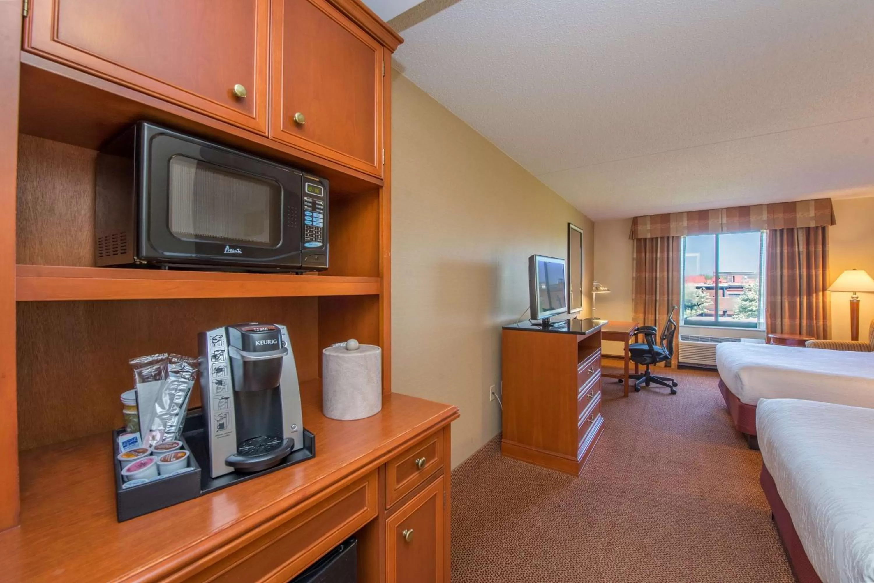Bedroom, Bed in Hilton Garden Inn Fishkill
