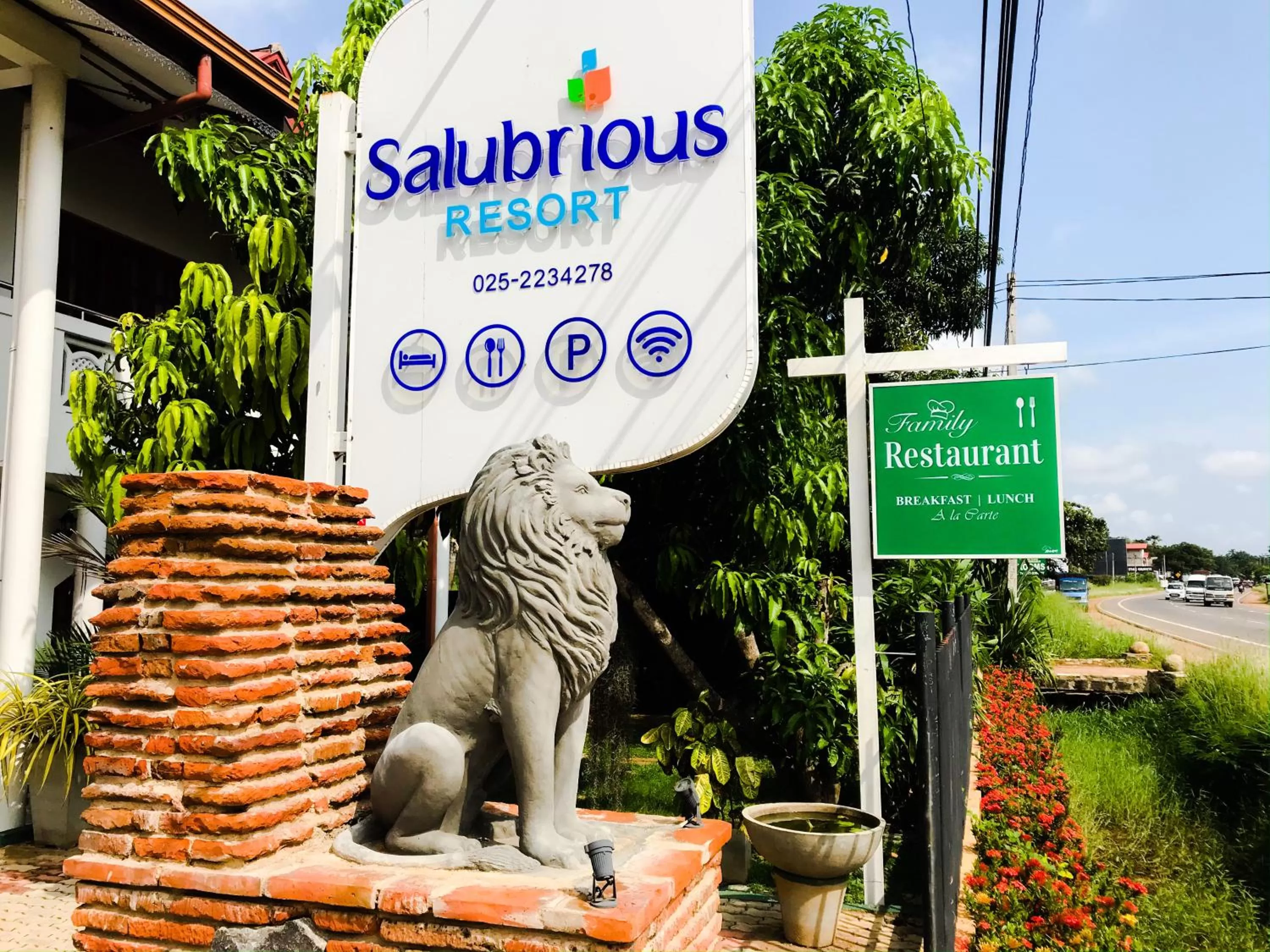 Facade/entrance in Salubrious Resort