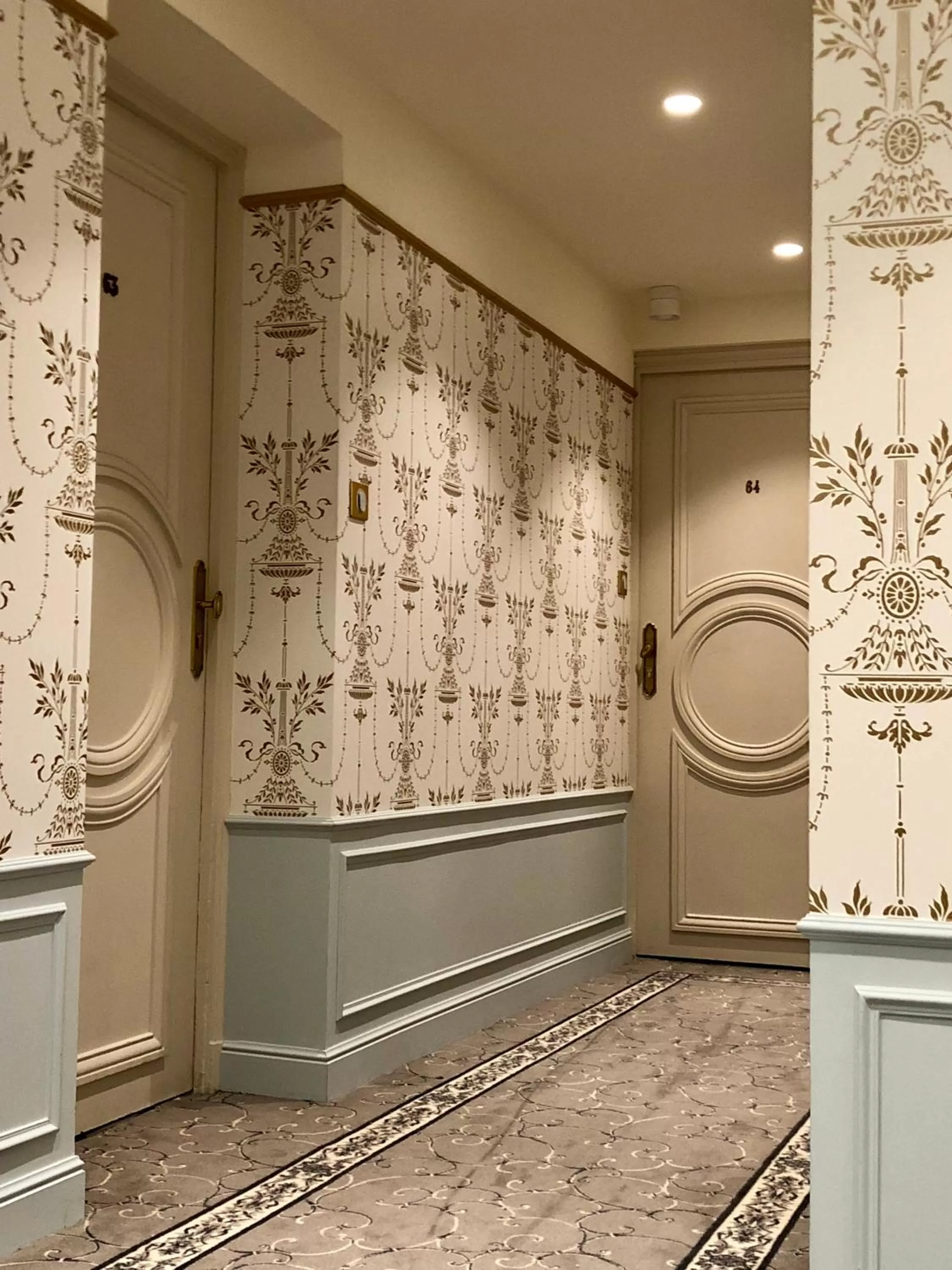 Lobby or reception in Hôtel Mayfair Paris