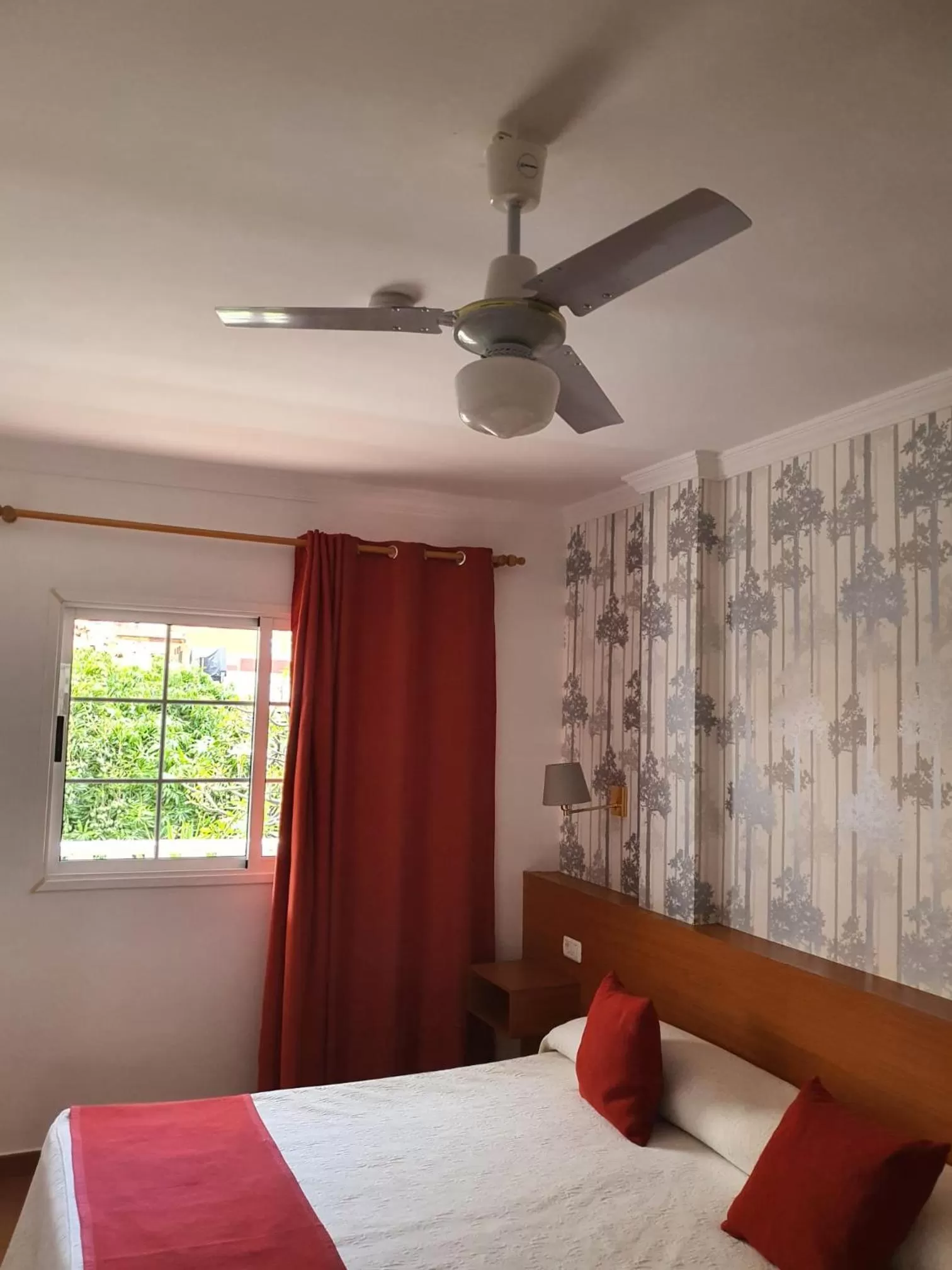 fireplace, Bed in Hotel Apartamentos Villa Gomera