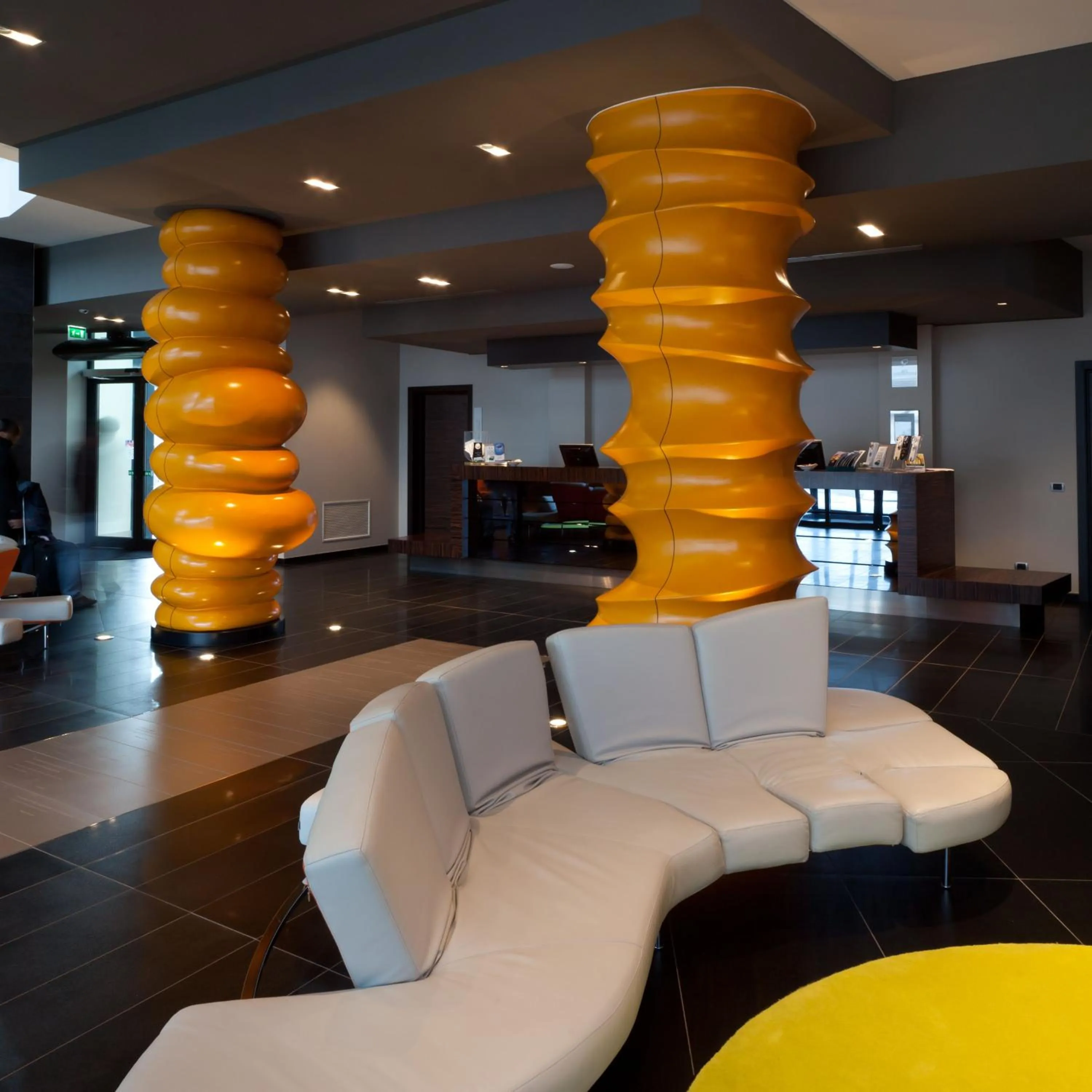 Lobby or reception in RMH MODENA DES ARTS