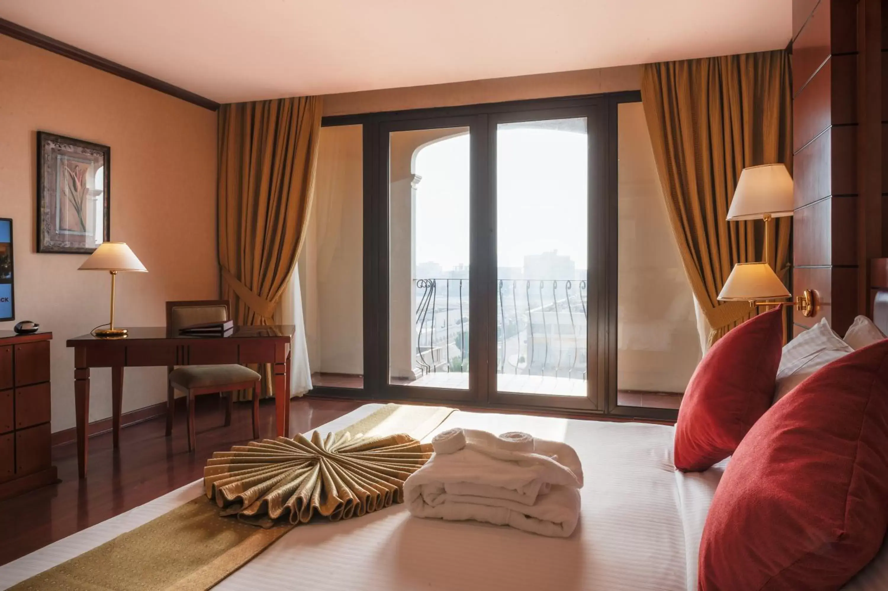 Deluxe King Room with Pool View in Mövenpick Hotel Jeddah Deluxe King Room with Pool View in Mövenpick Hotel Jeddah