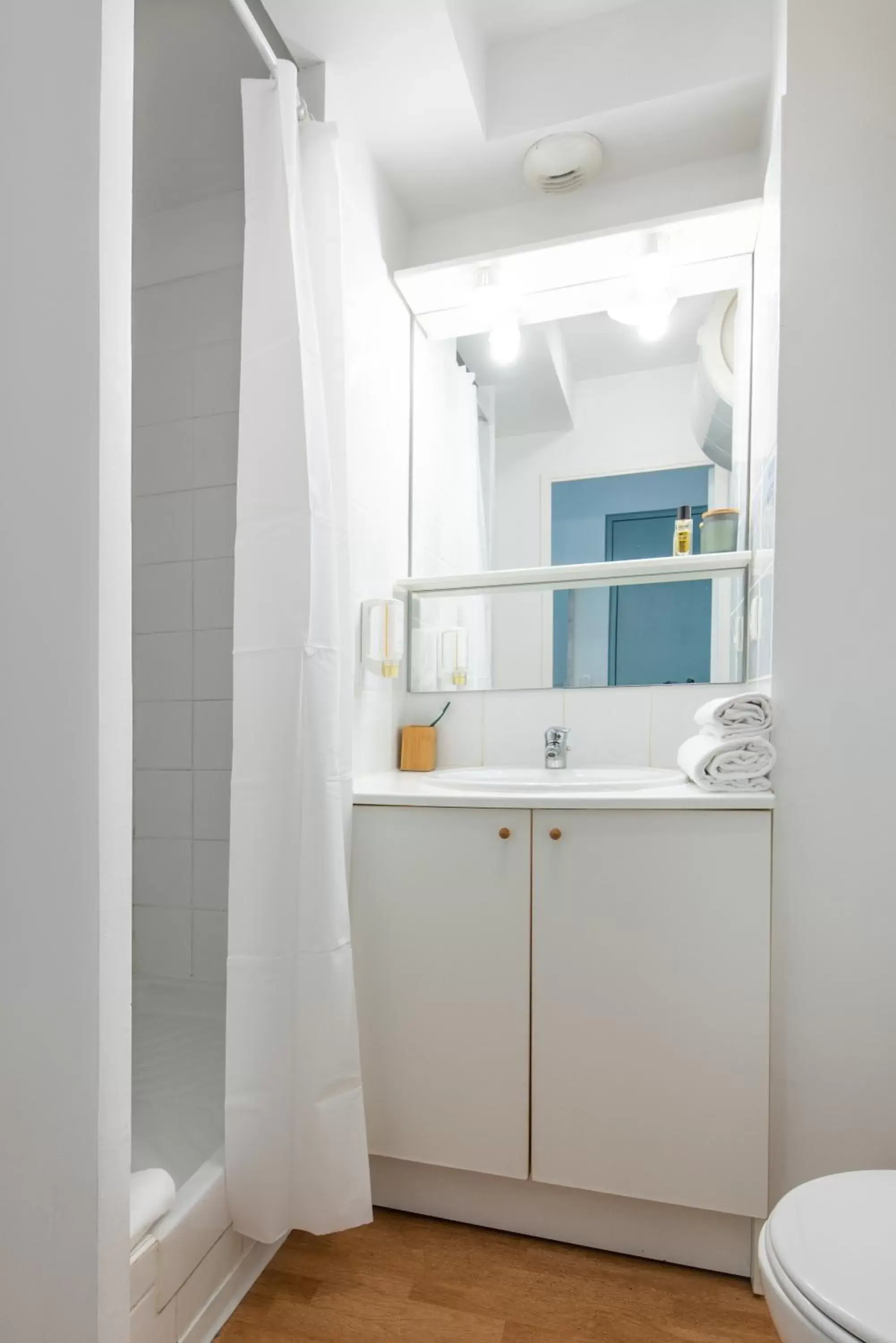 Standard Twin Studio (2 Adults) in Comfort Aparthotel Aix Le Tholonet Standard Twin Studio (2 Adults) in Comfort Aparthotel Aix Le Tholonet