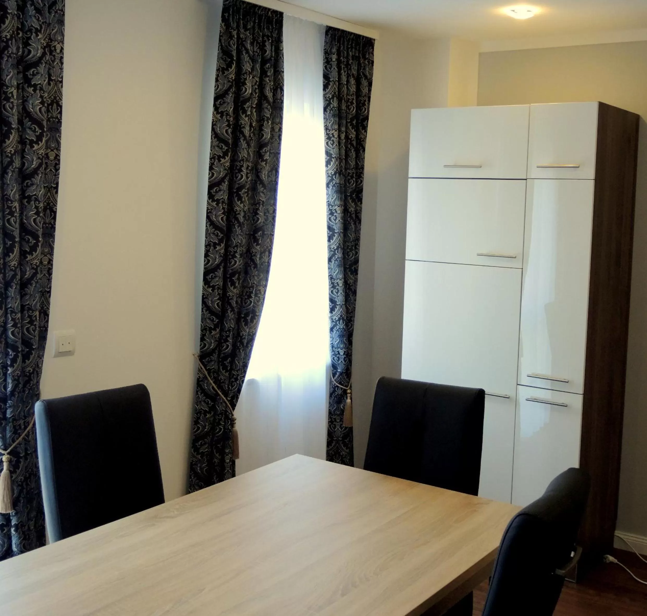 Dining Area in Merkel Villa Apartamente