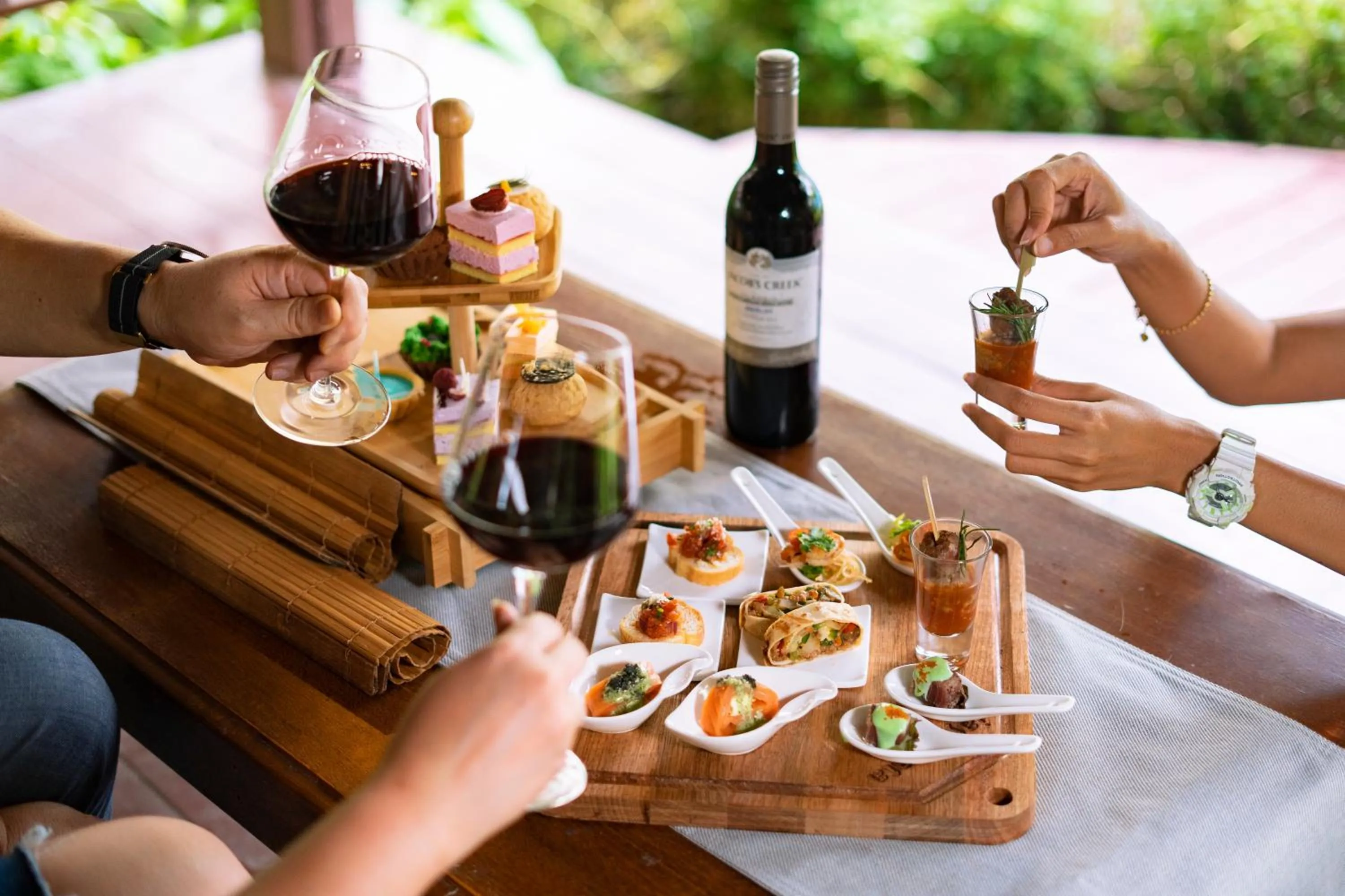 Dining area in Holiday Inn Resort Batam by IHG