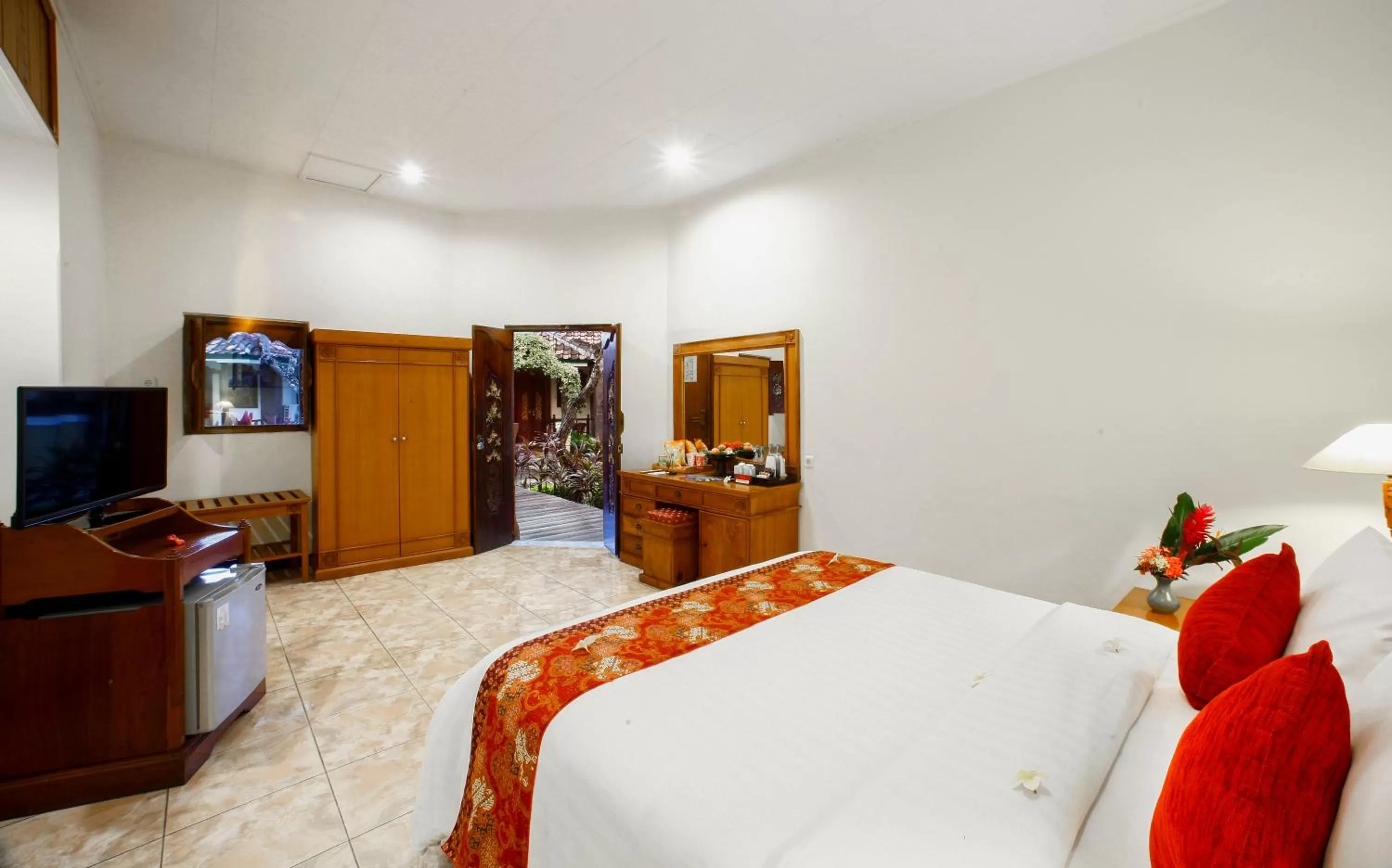 TV and multimedia, Bed in Bali Taman Beach Resort & Spa Lovina