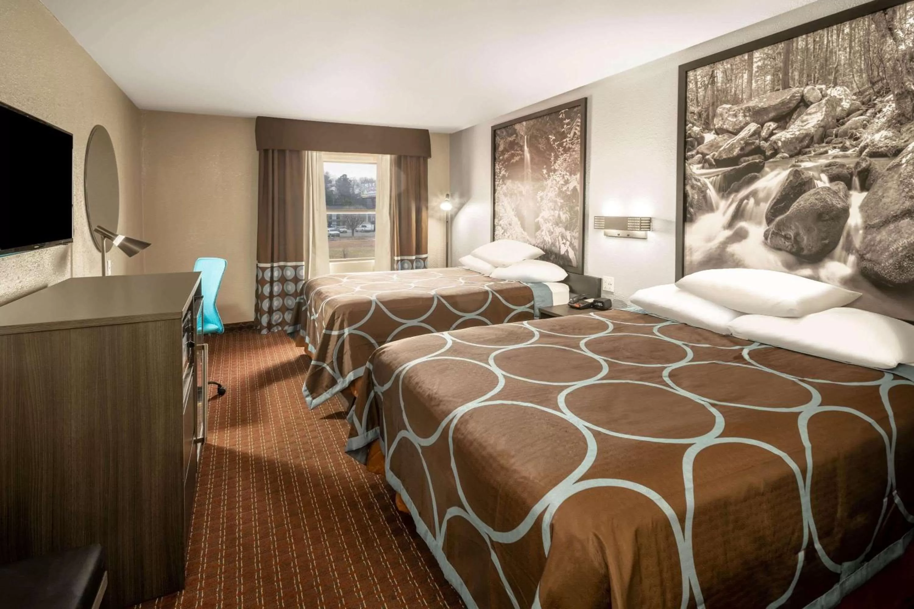 Photo of the whole room, Bed in Super 8 by Wyndham Cleveland