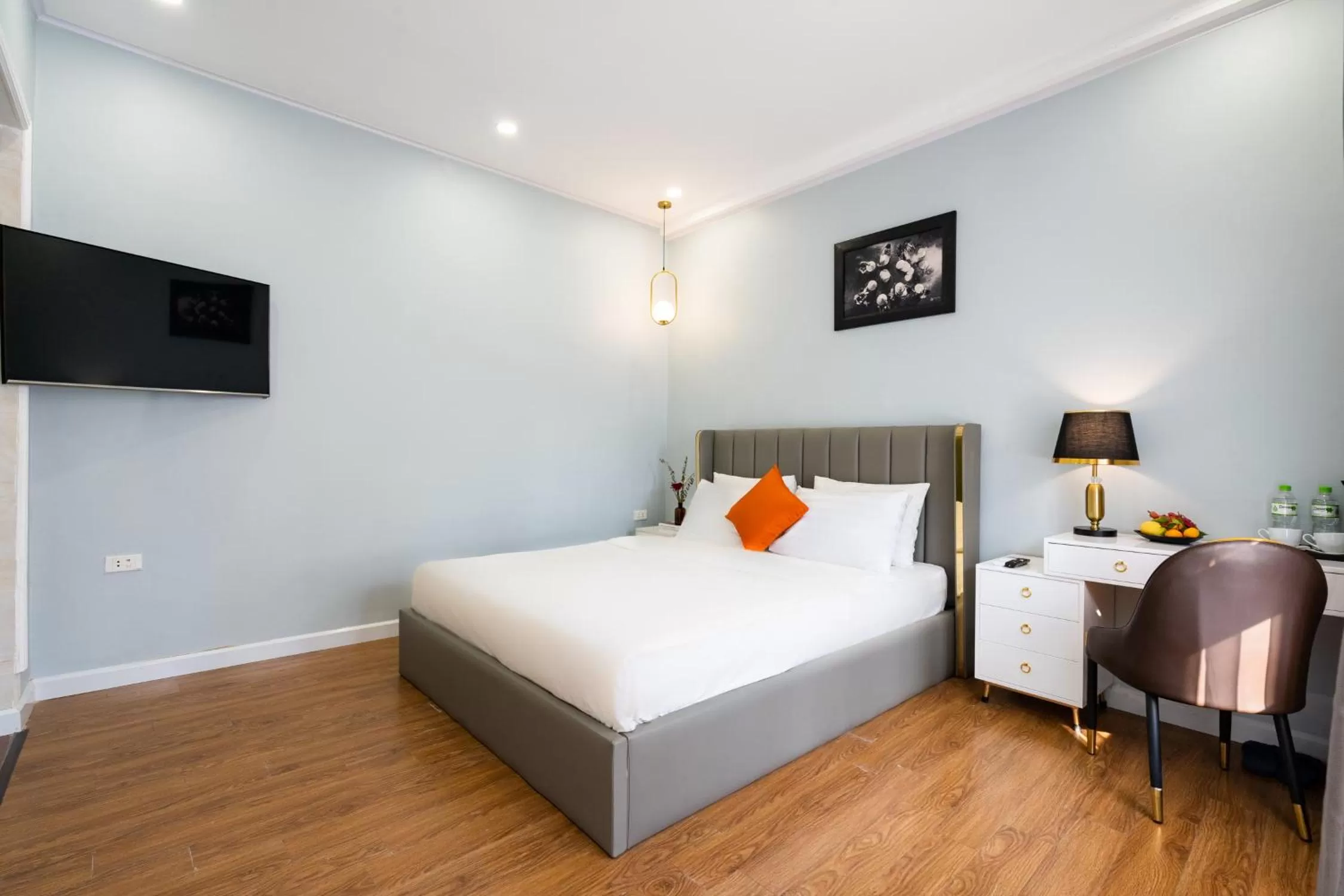 Bedroom, Bed in Hanoi Memory Legends Hotel