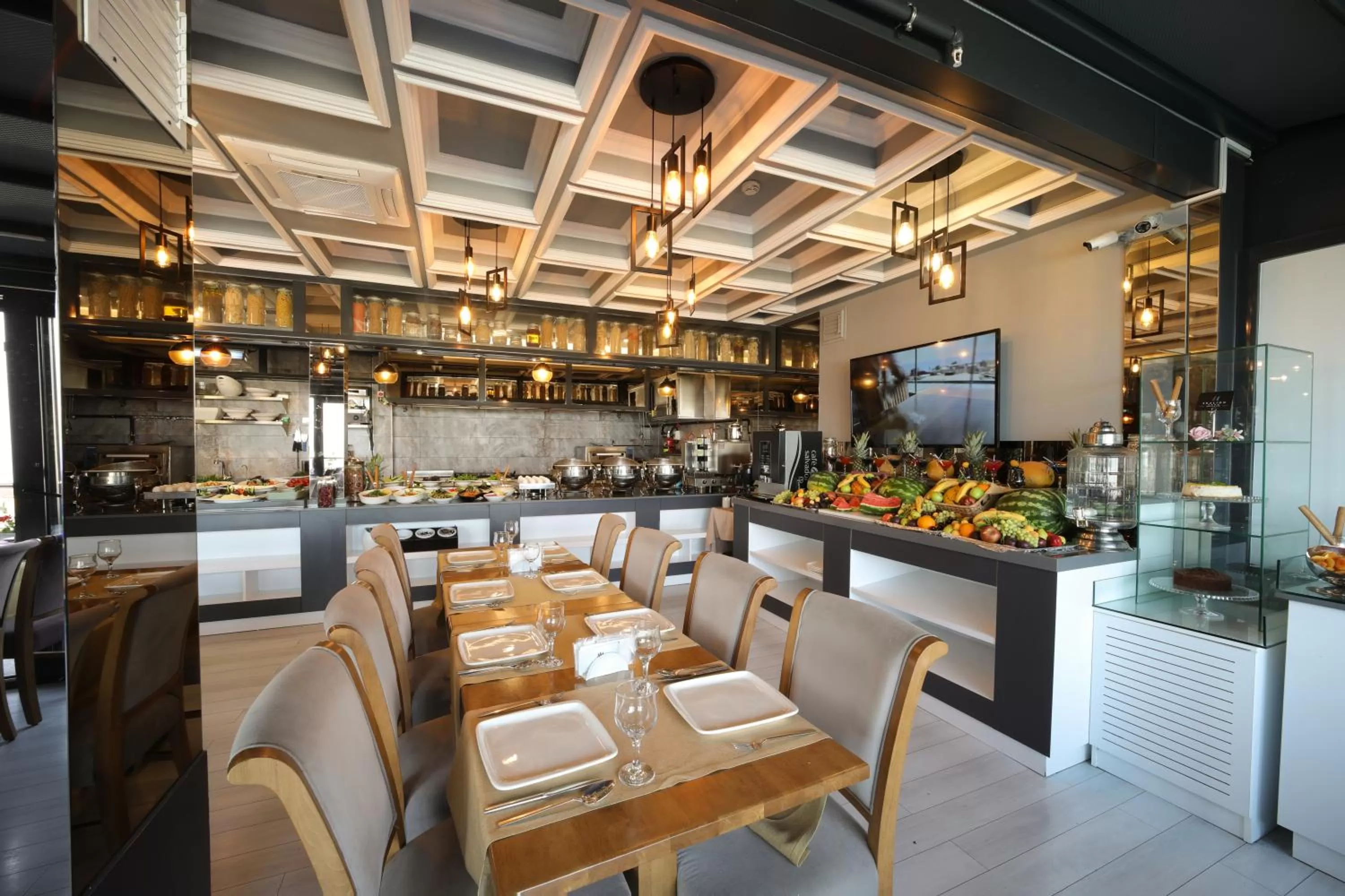 Restaurant/places to eat in Skalion Hotel