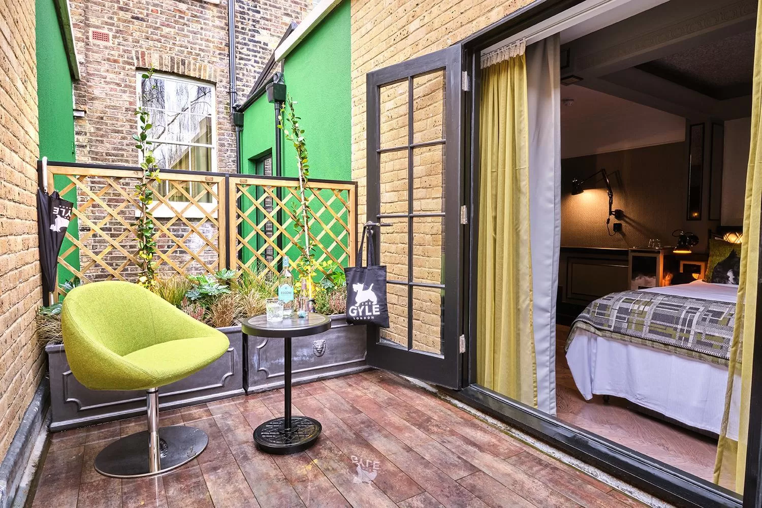 Balcony/Terrace, Bed in The Gyle - London St Pancras