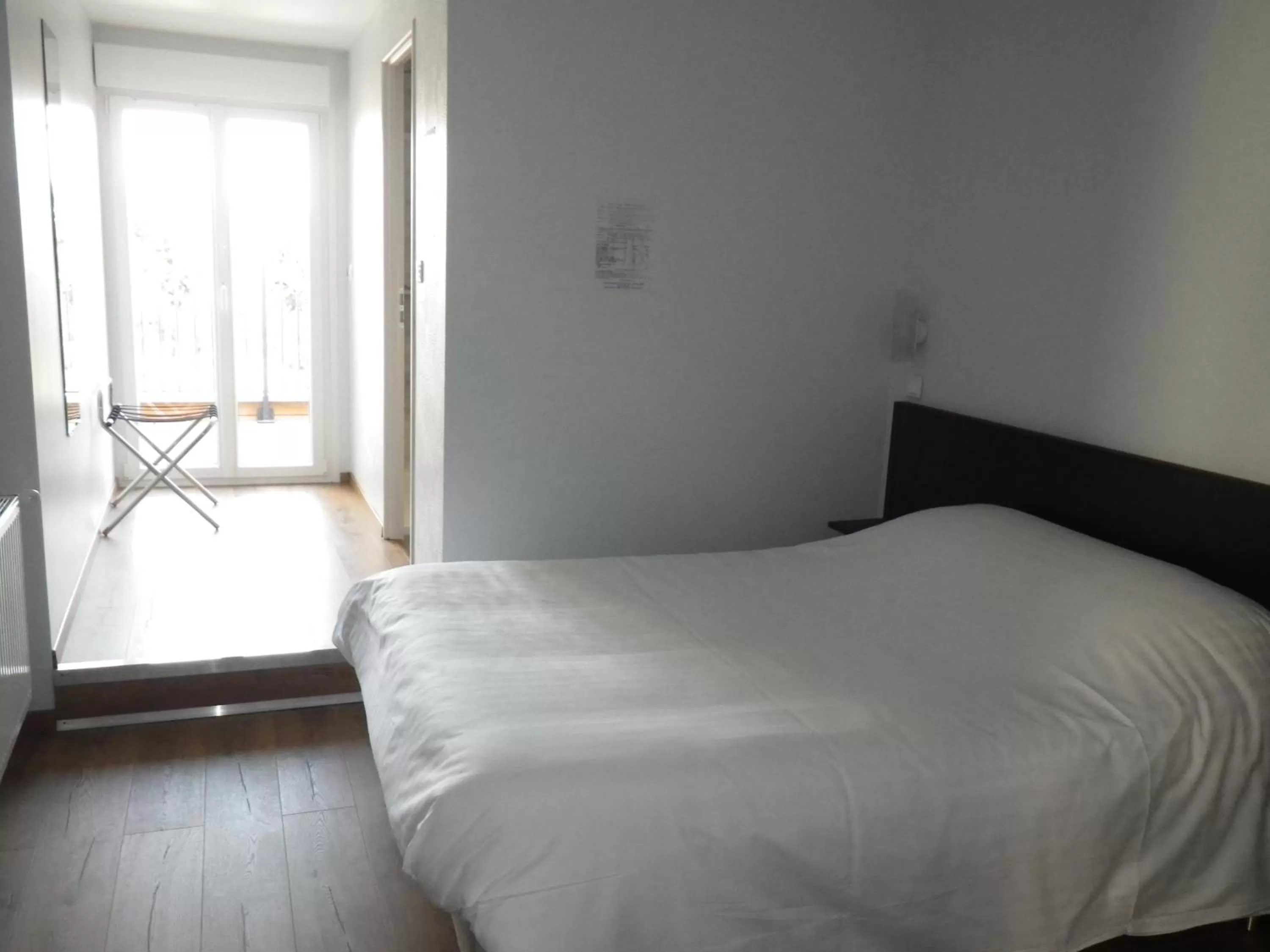 Photo of the whole room, Bed in Hôtel François 1er