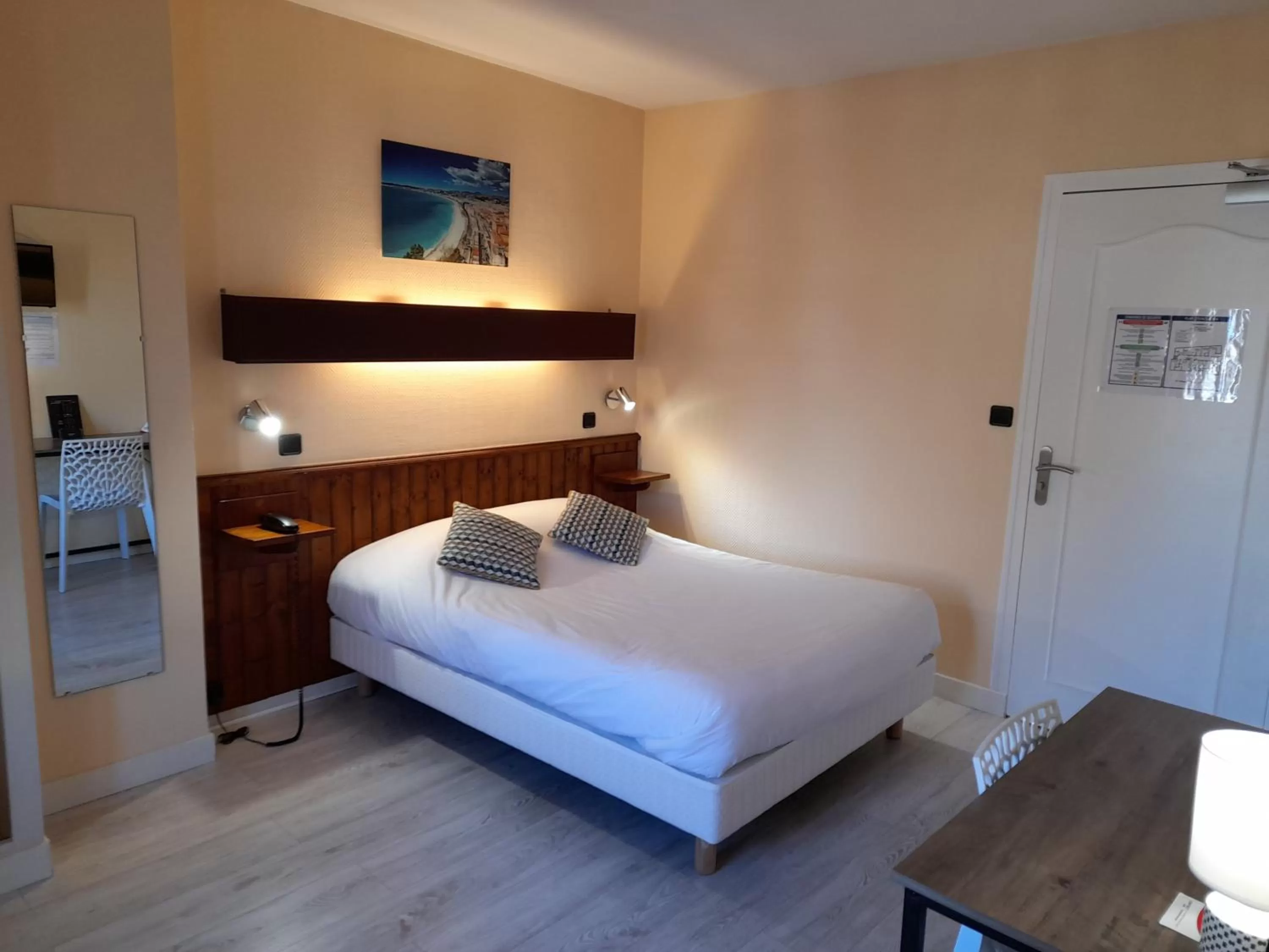 Bed in Hotel de France