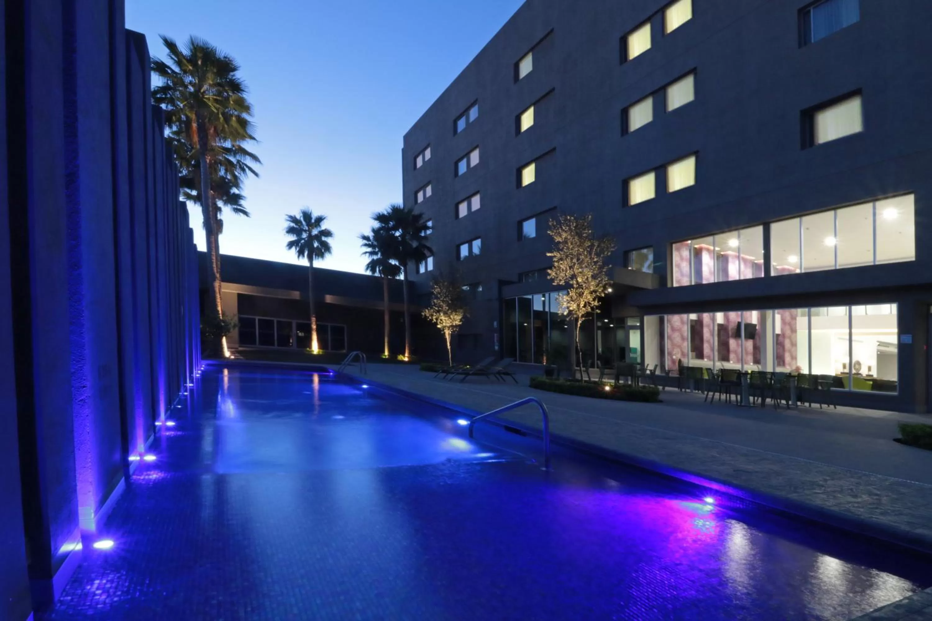 Swimming pool in Holiday Inn Express Hotel & Suites Hermosillo by IHG