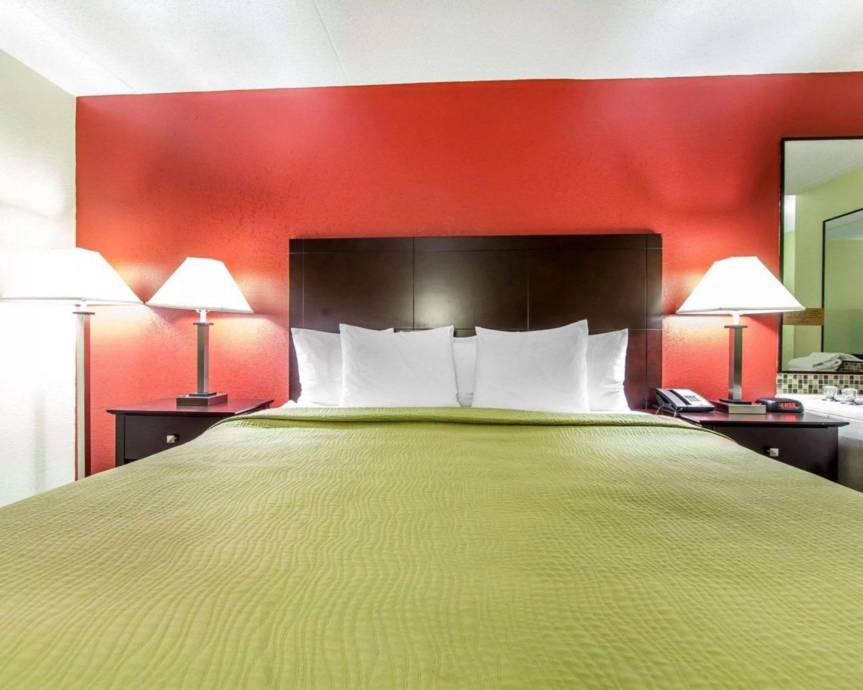 Photo of the whole room, Bed in Quality Inn Sweetwater West