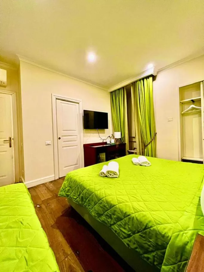 Bed in Quirinale luxury suite Roma