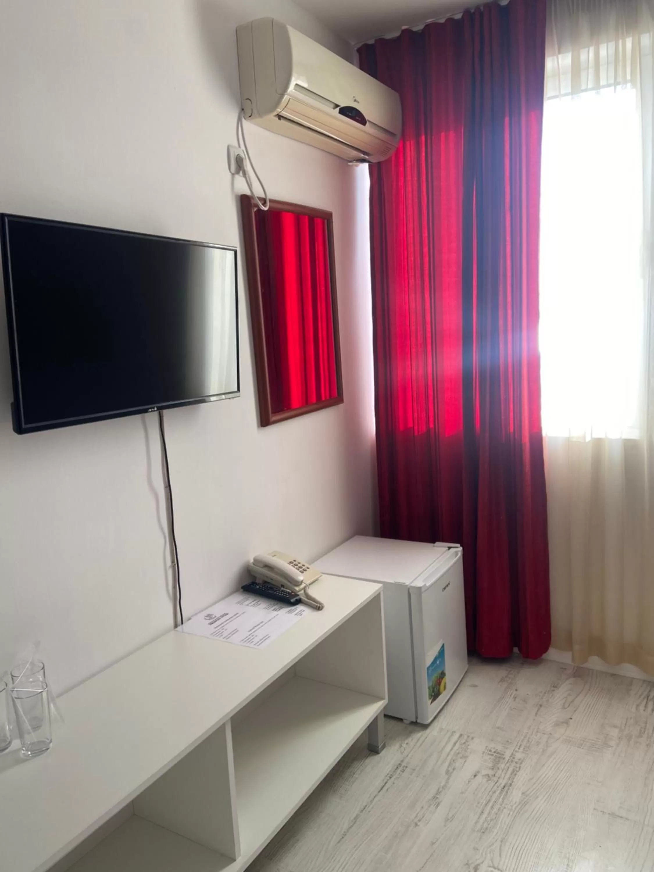 TV/Entertainment Center in Ribarska Sreshta Family Hotel
