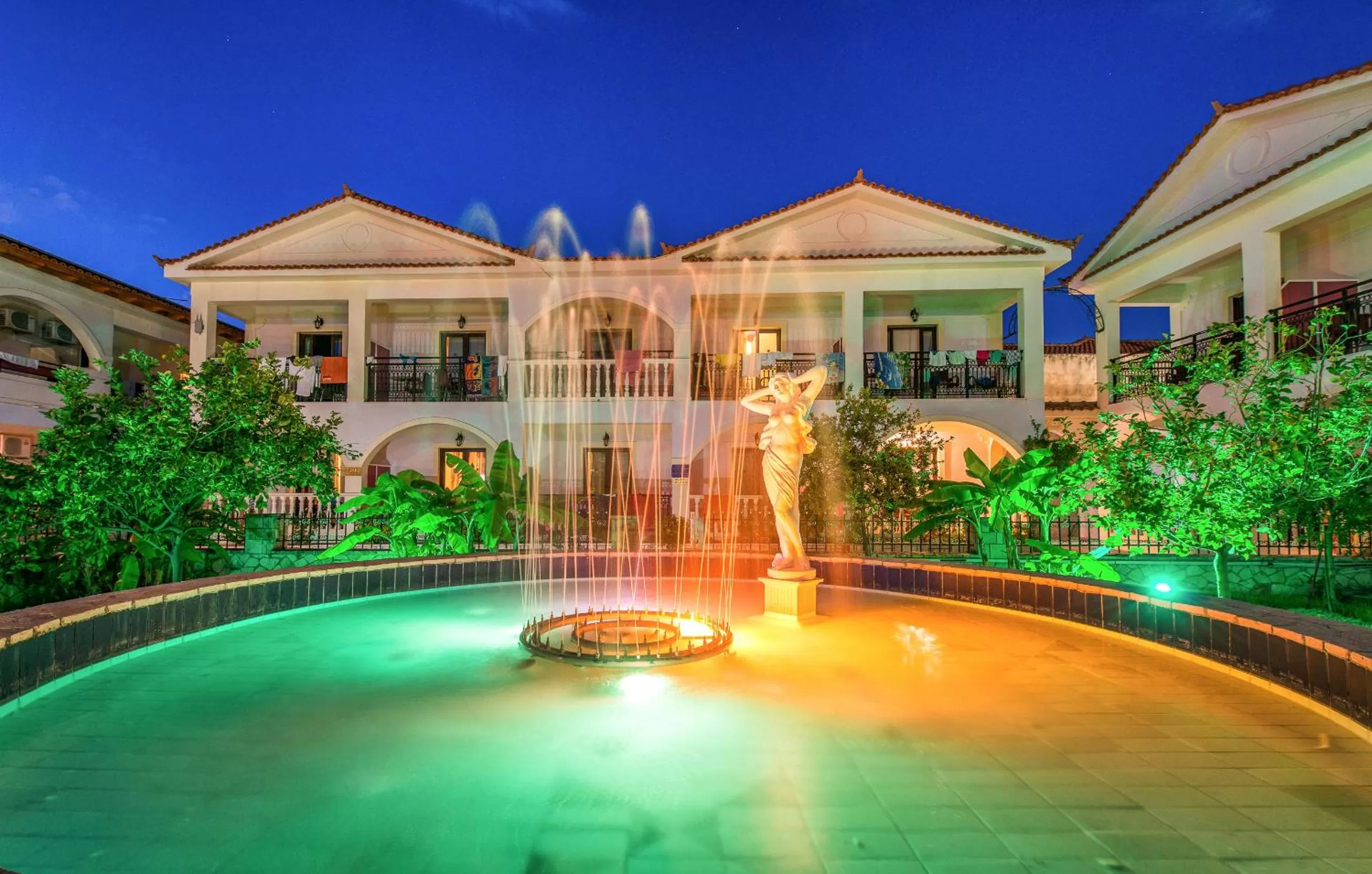 Facade/entrance in Canadian Hotel