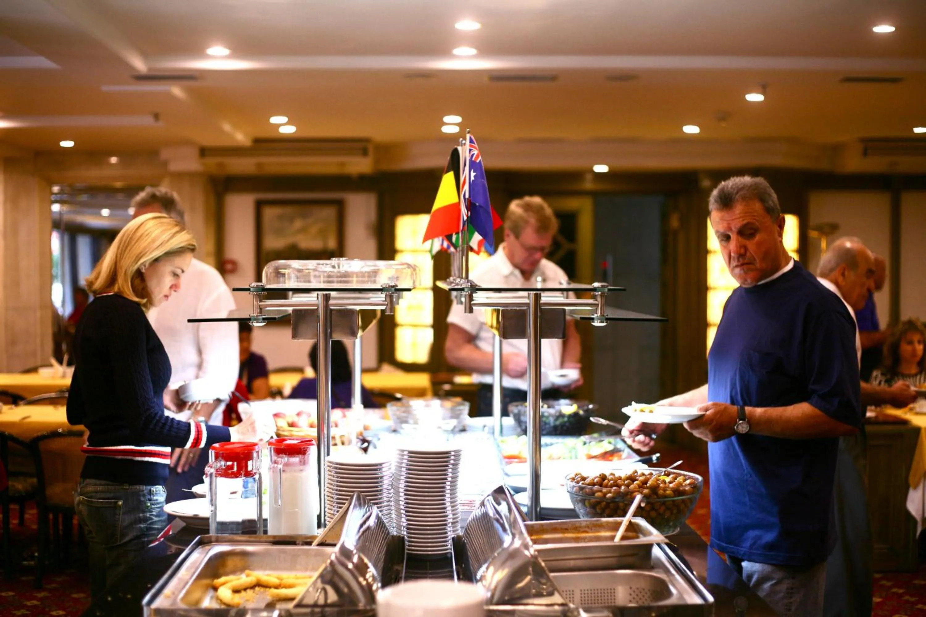 Restaurant/places to eat in Istanbul Royal Hotel