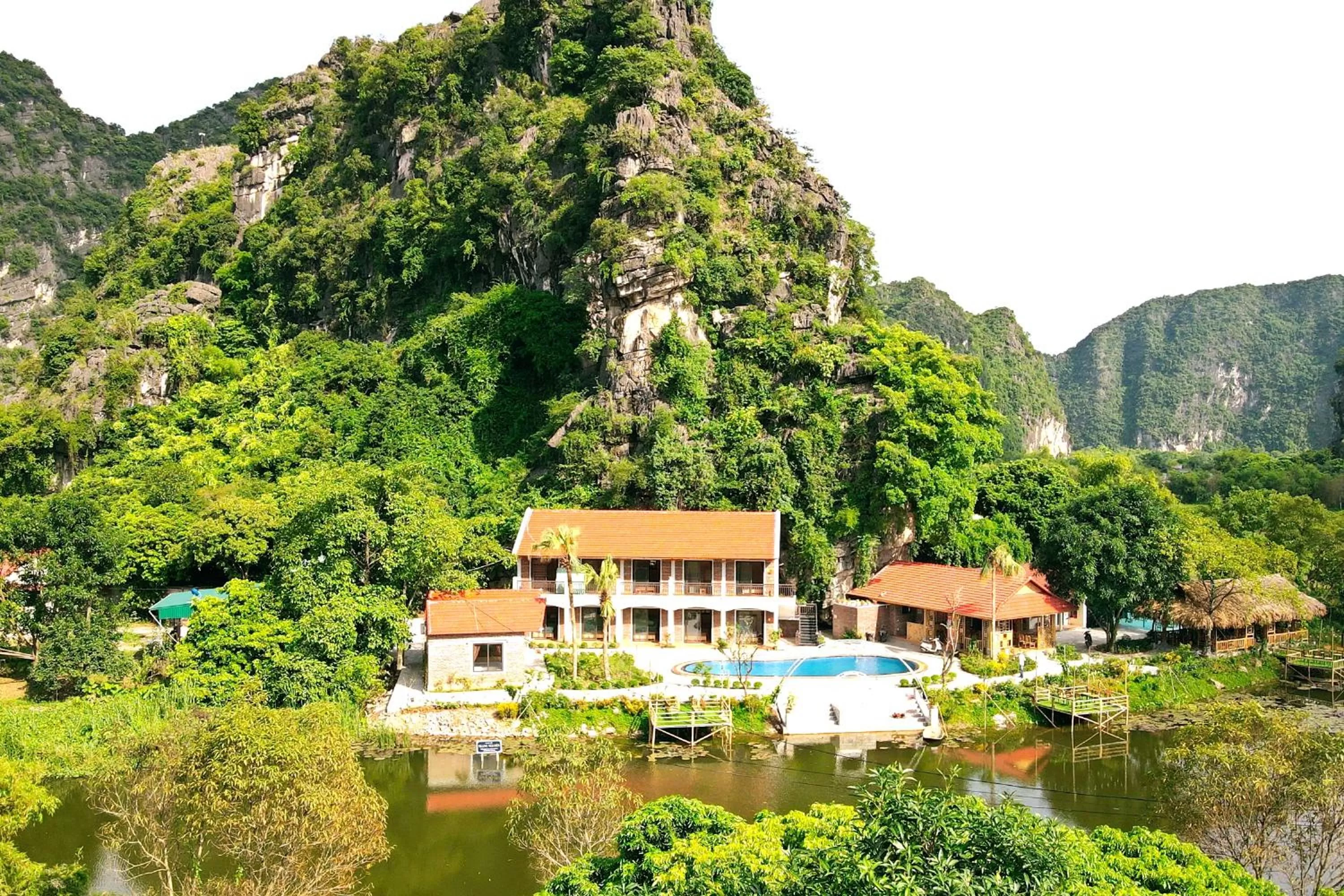 Swimming Pool in HoangLong Riverside Homestay