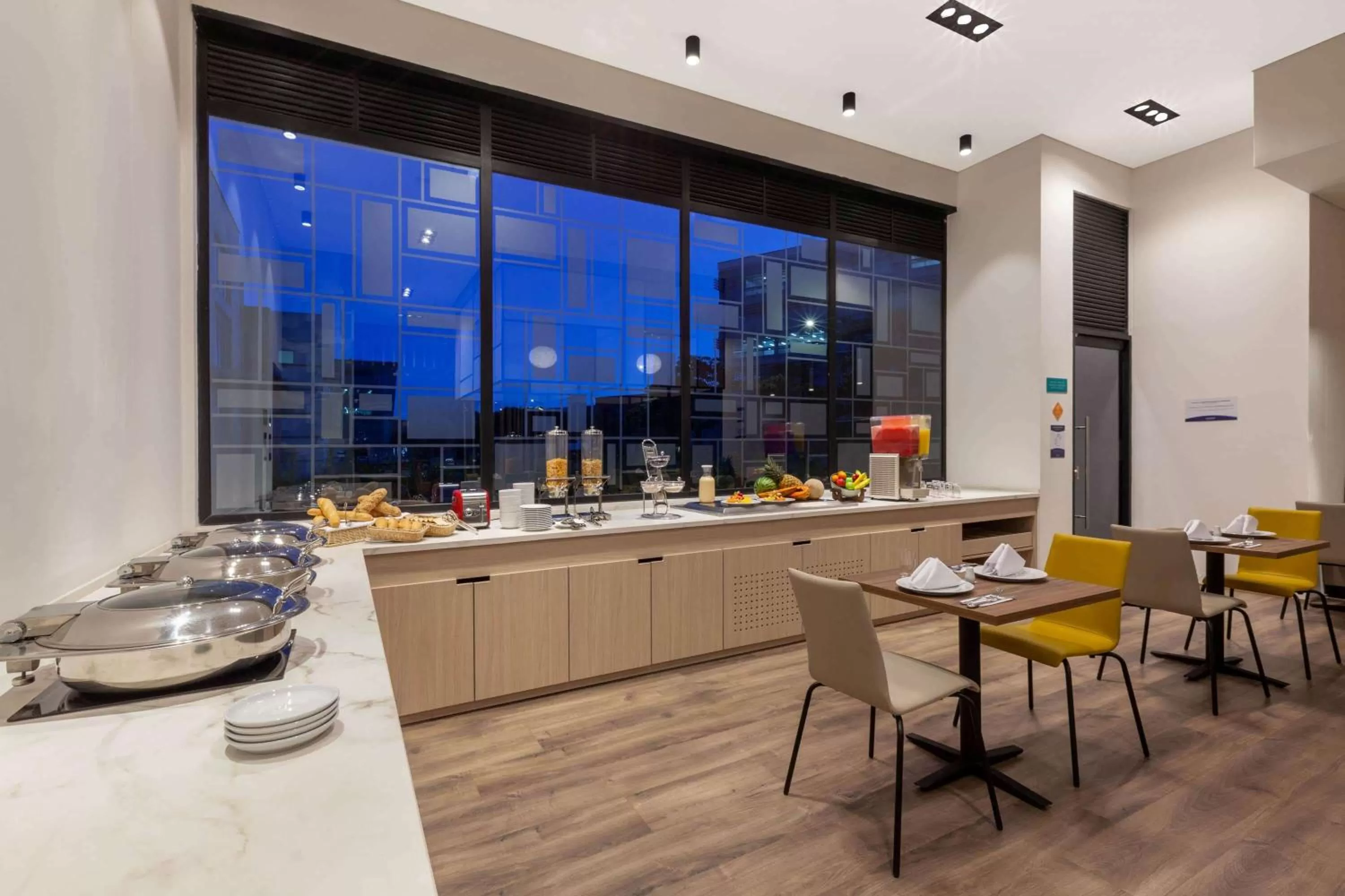 Restaurant/places to eat in Hotel Distrito ZF By OxoHotel