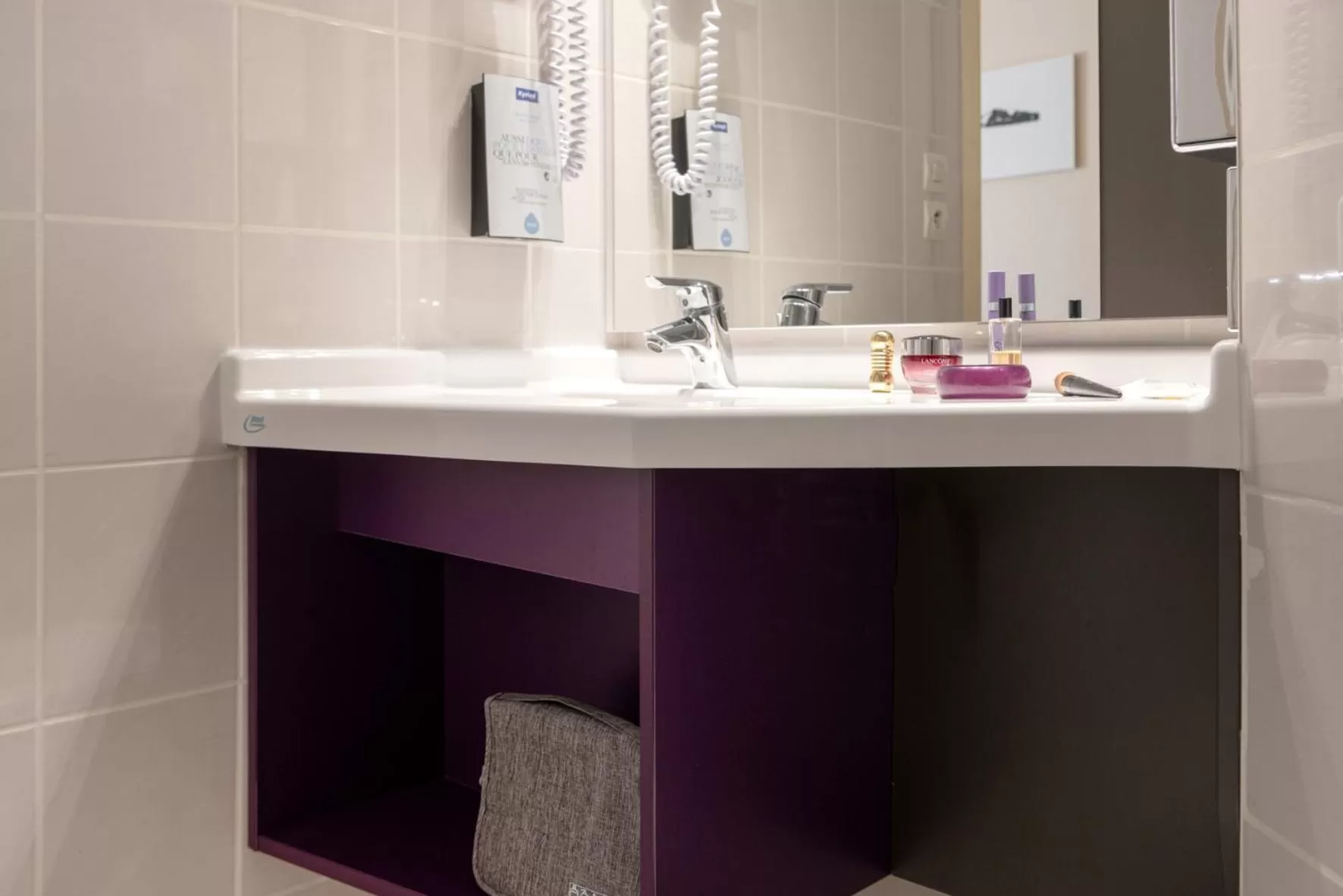 Bathroom in Kyriad Hotel Lyon Givors