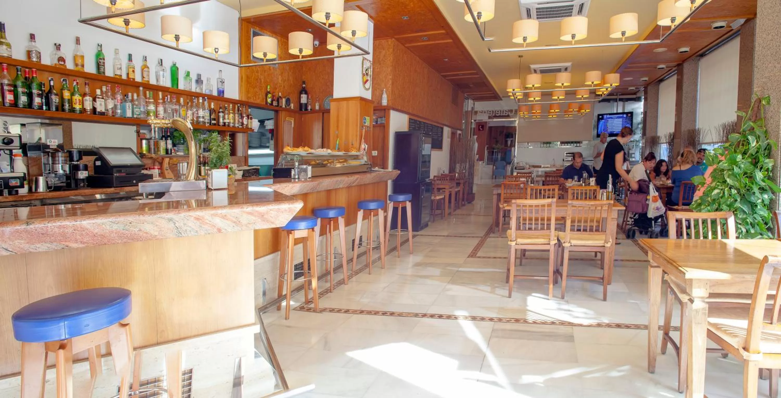 Restaurant/places to eat in Aparthotel Duquesa Playa