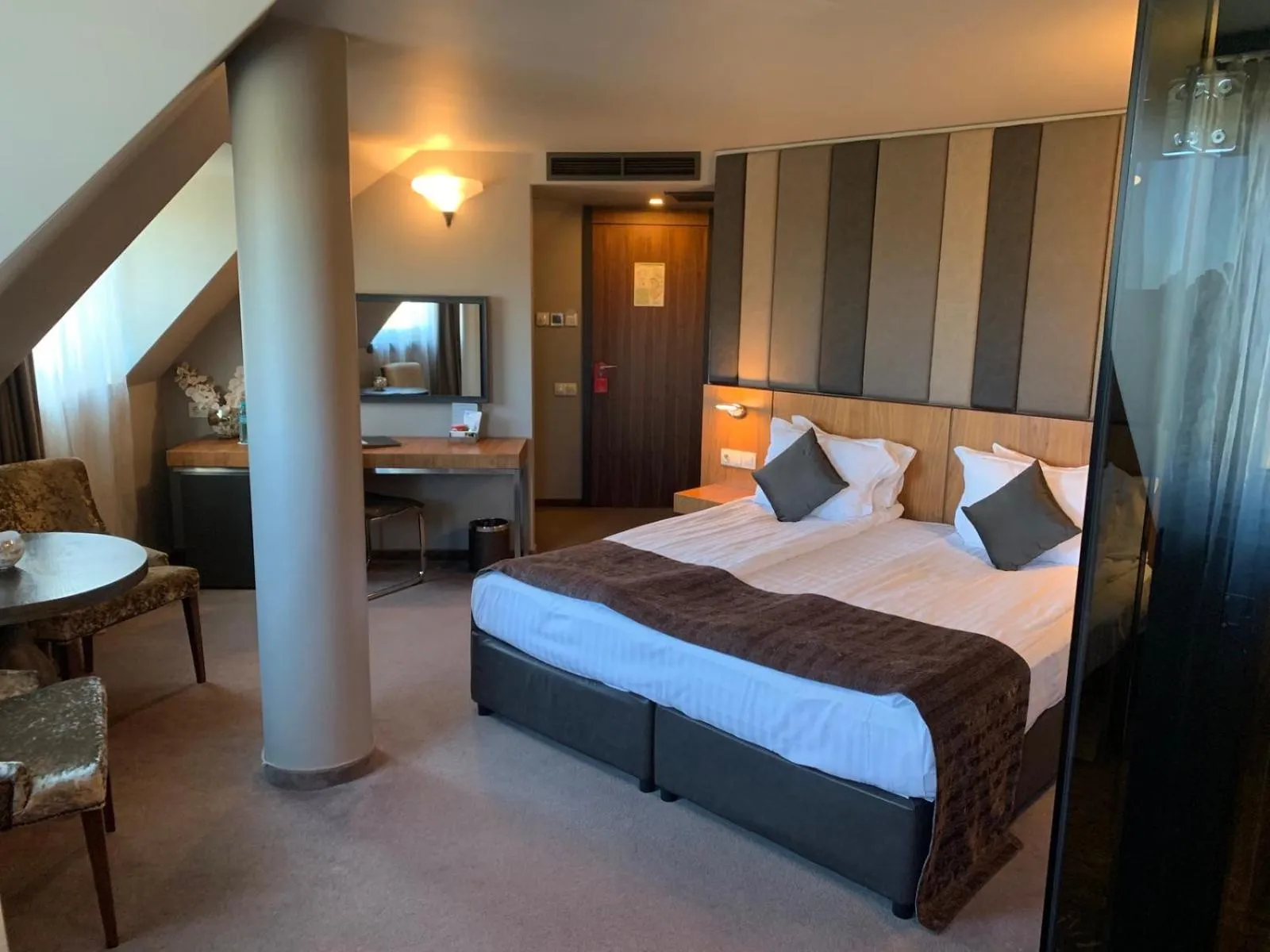 Bed in All Seasons Residence Design Hotel - Free parking