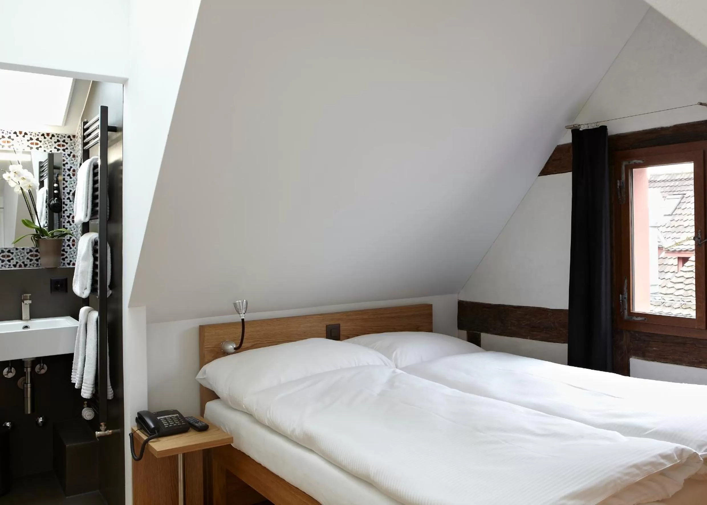 Bed in Hotel Lestelle - self check-in