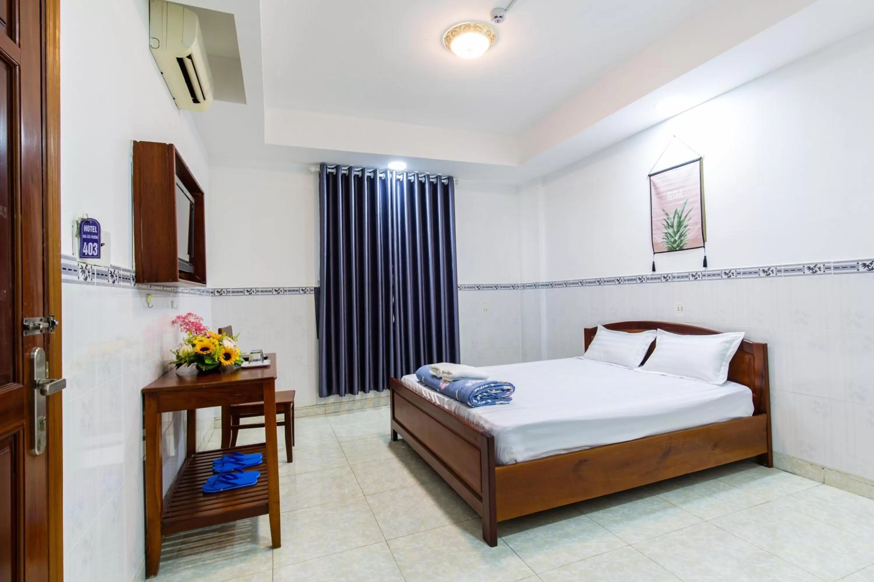 Bedroom, Bed in Hotel Hoa Cúc Phương Dĩ An - Bình Dương