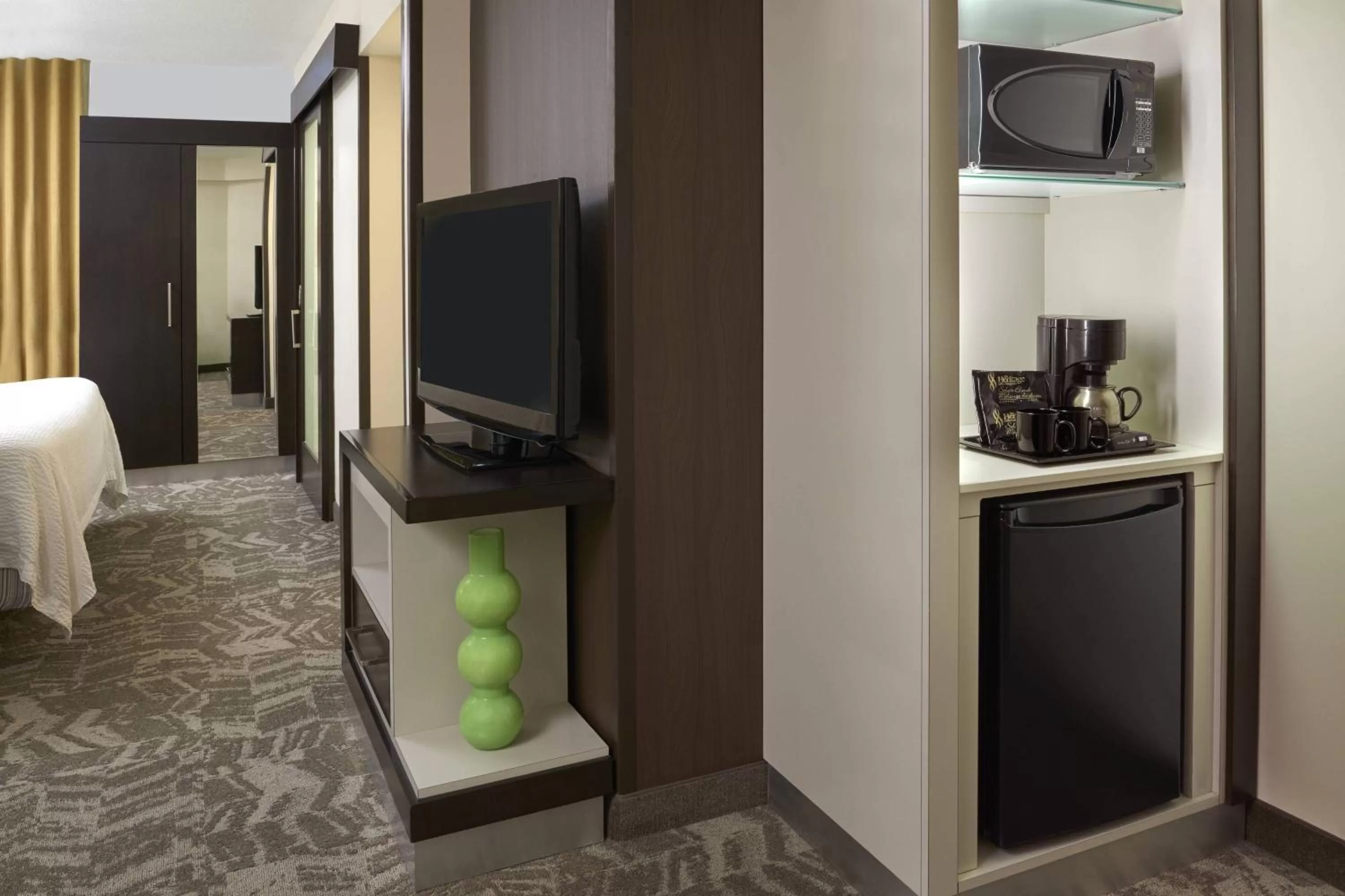 Kitchen or kitchenette, Bed in SpringHill Suites by Marriott Toronto Vaughan