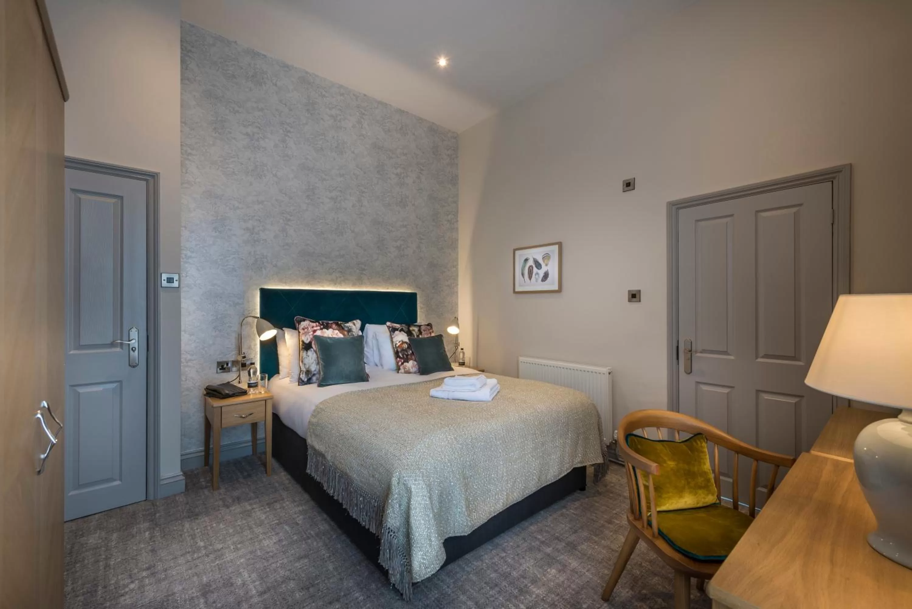 Bedroom, Bed in The Three Swans Hotel, Hungerford, Berkshire - The Coaching Inn Group