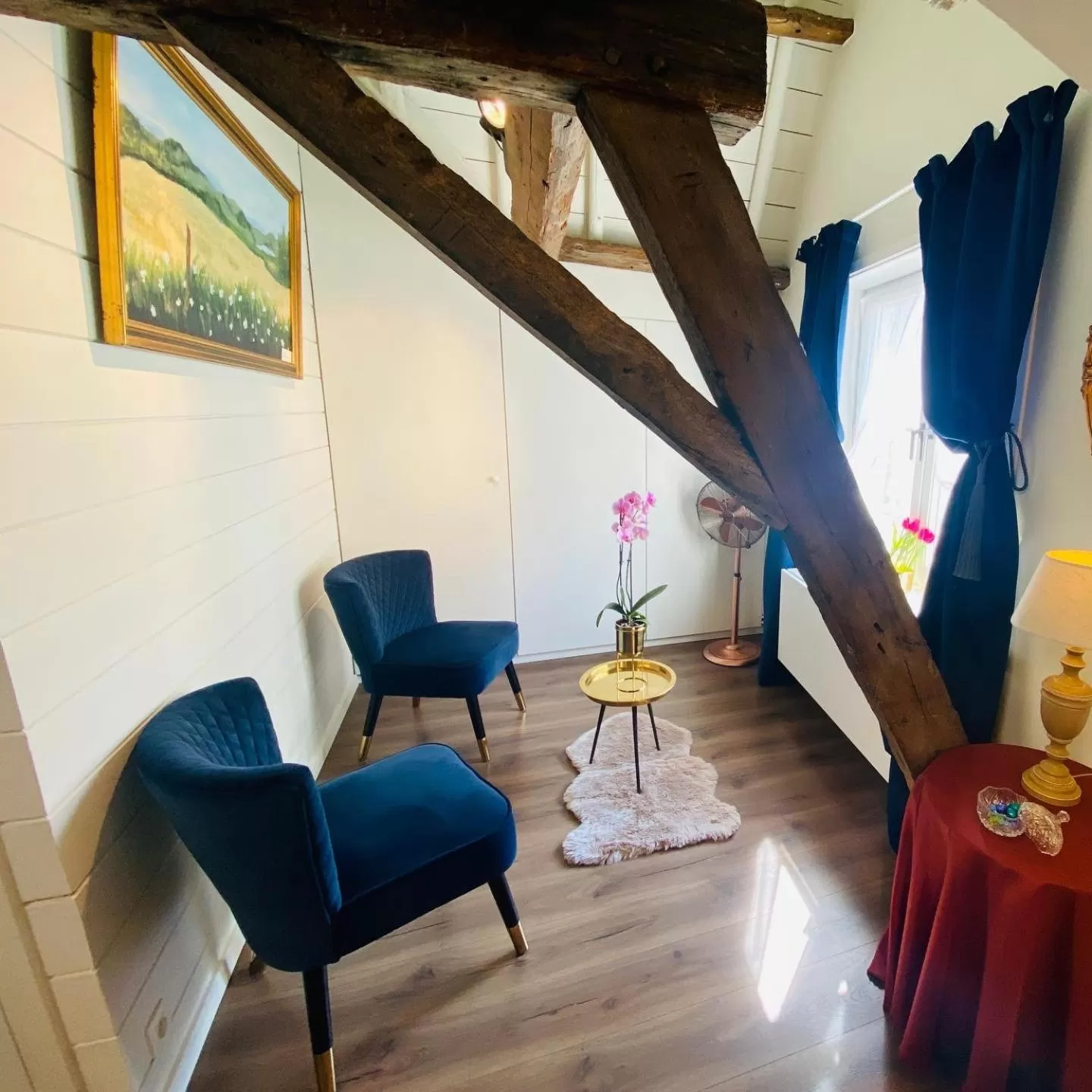 Seating area in The White Queen B&B