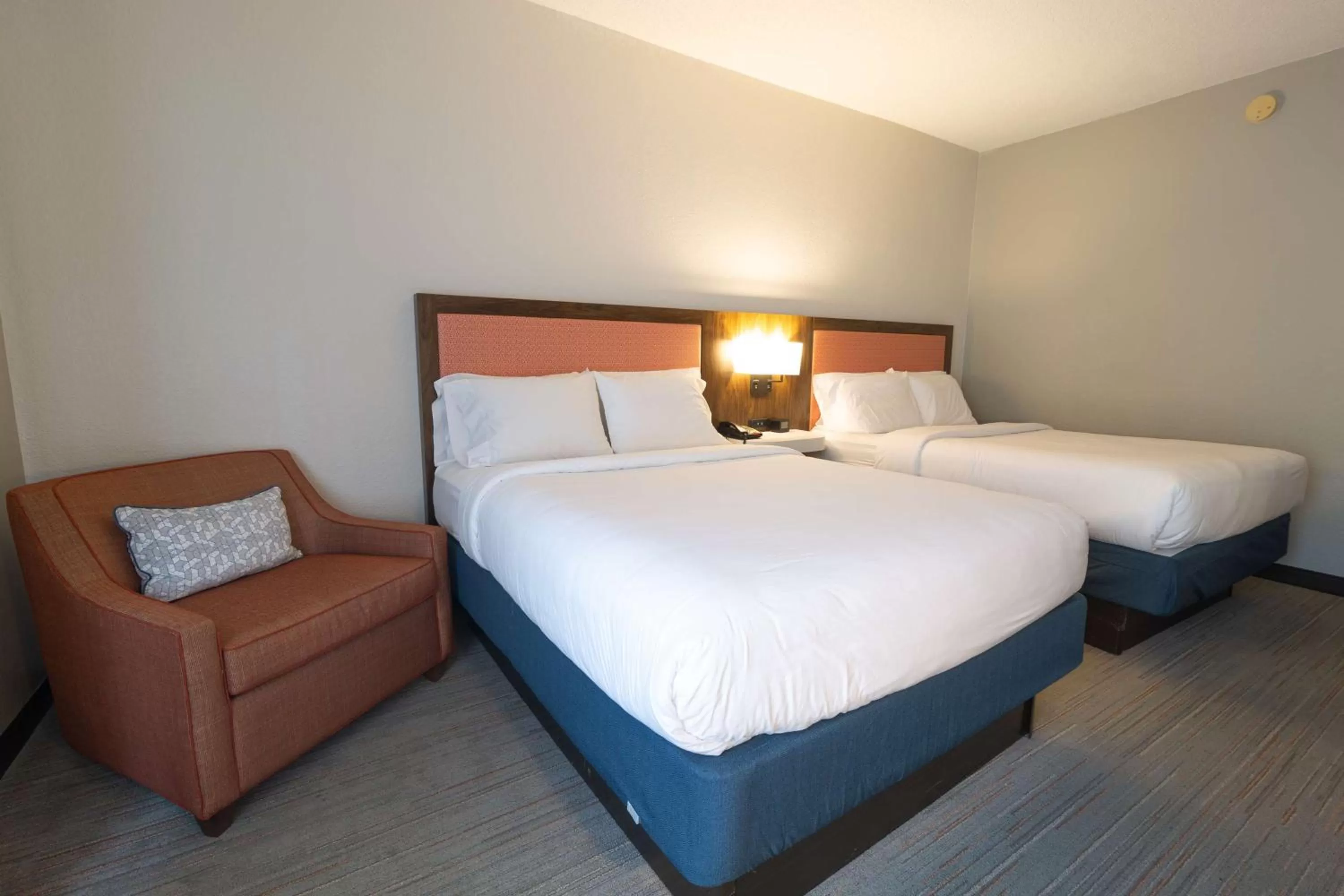 Bed in Hampton Inn Atlanta/Peachtree City