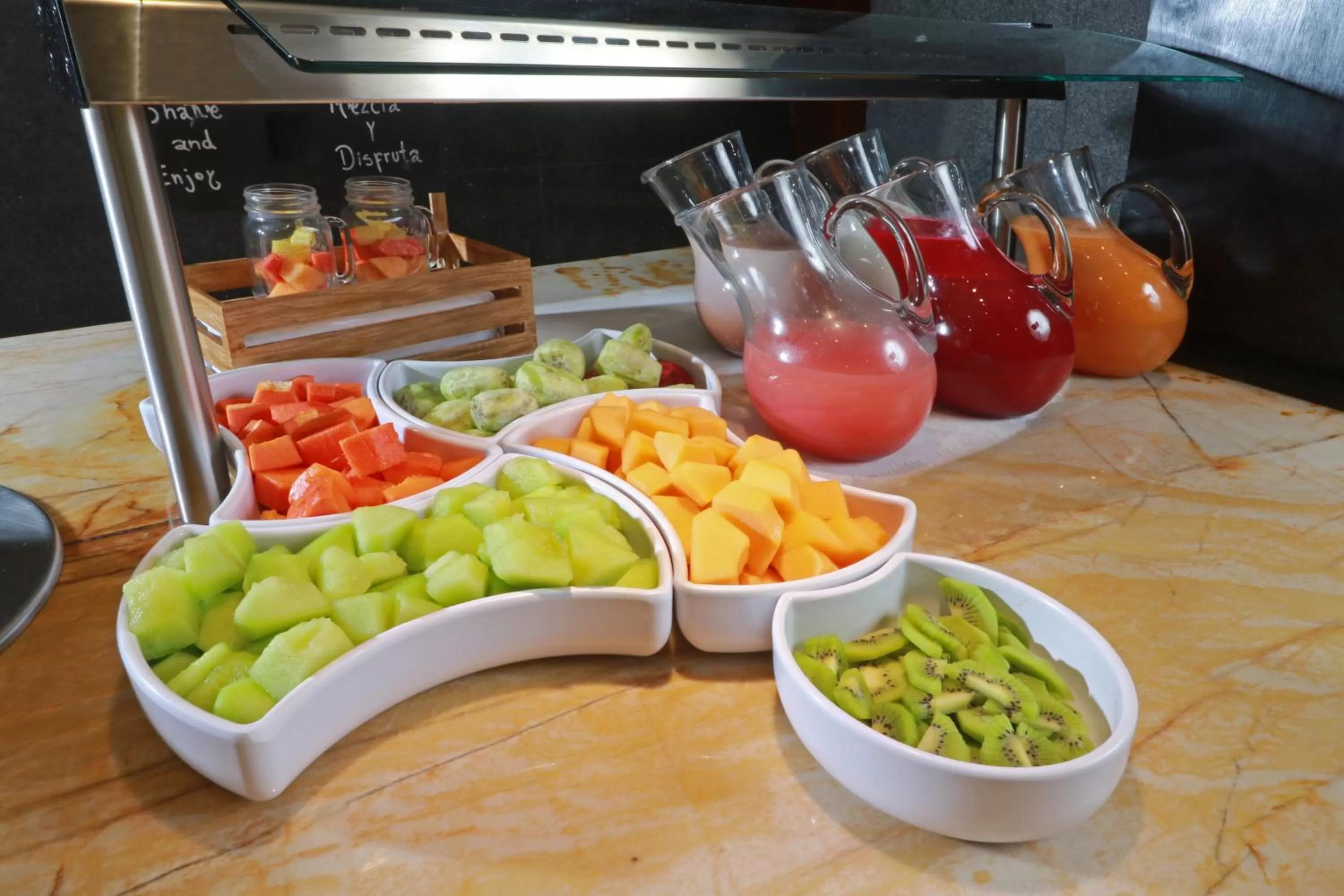 Restaurant/places to eat in Holiday Inn & Suites Plaza Mayor by IHG